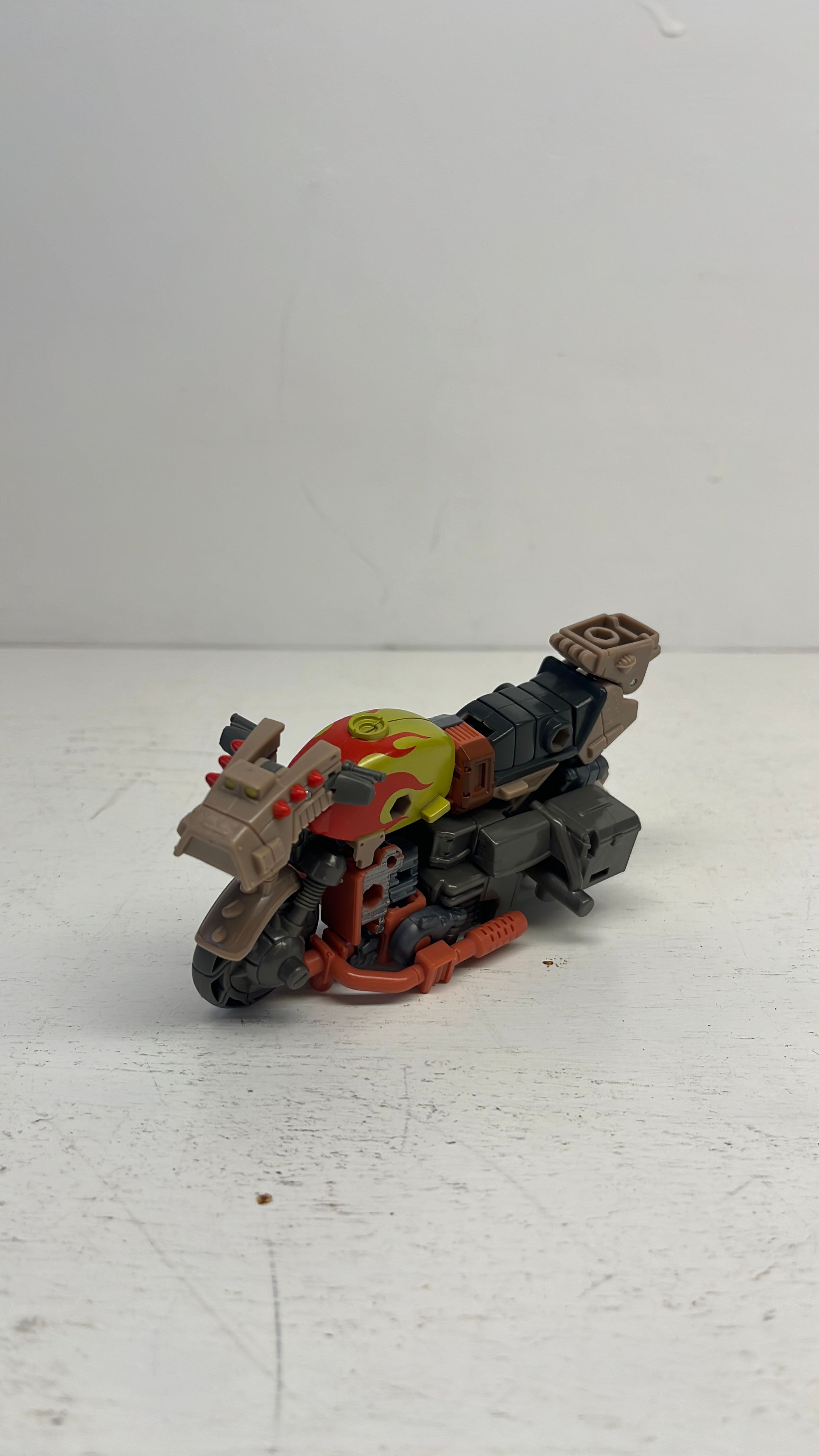 Hasbro Transformers Legacy Evolution Crashbar Figure 2023 (used) view 3