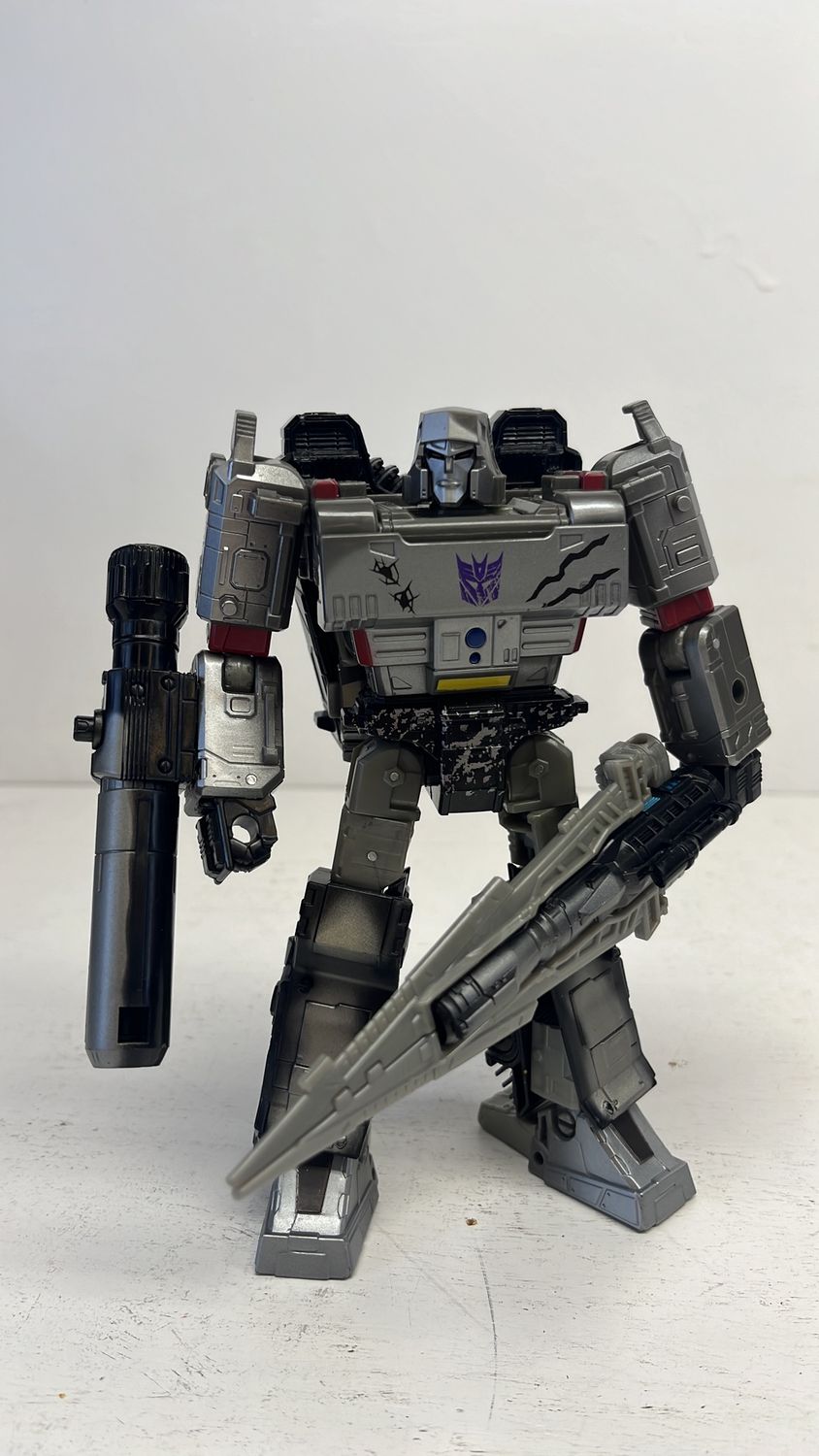 Hasbro Transformers War For Cybertron Kingdom Netflix Megatron Figure 2021 (used) Incomplete