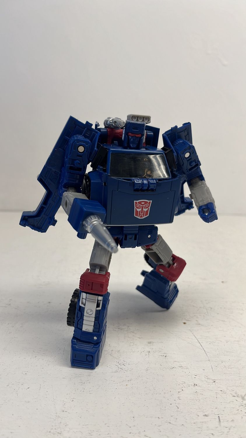 Hasbro Transformers Legacy Generations Selects DK-3 Breaker Figure 2022 (used)