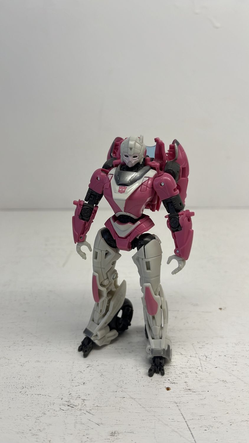 Hasbro Transformers Studio Series 85 Arcee Figure 2022 (used) Incomplete