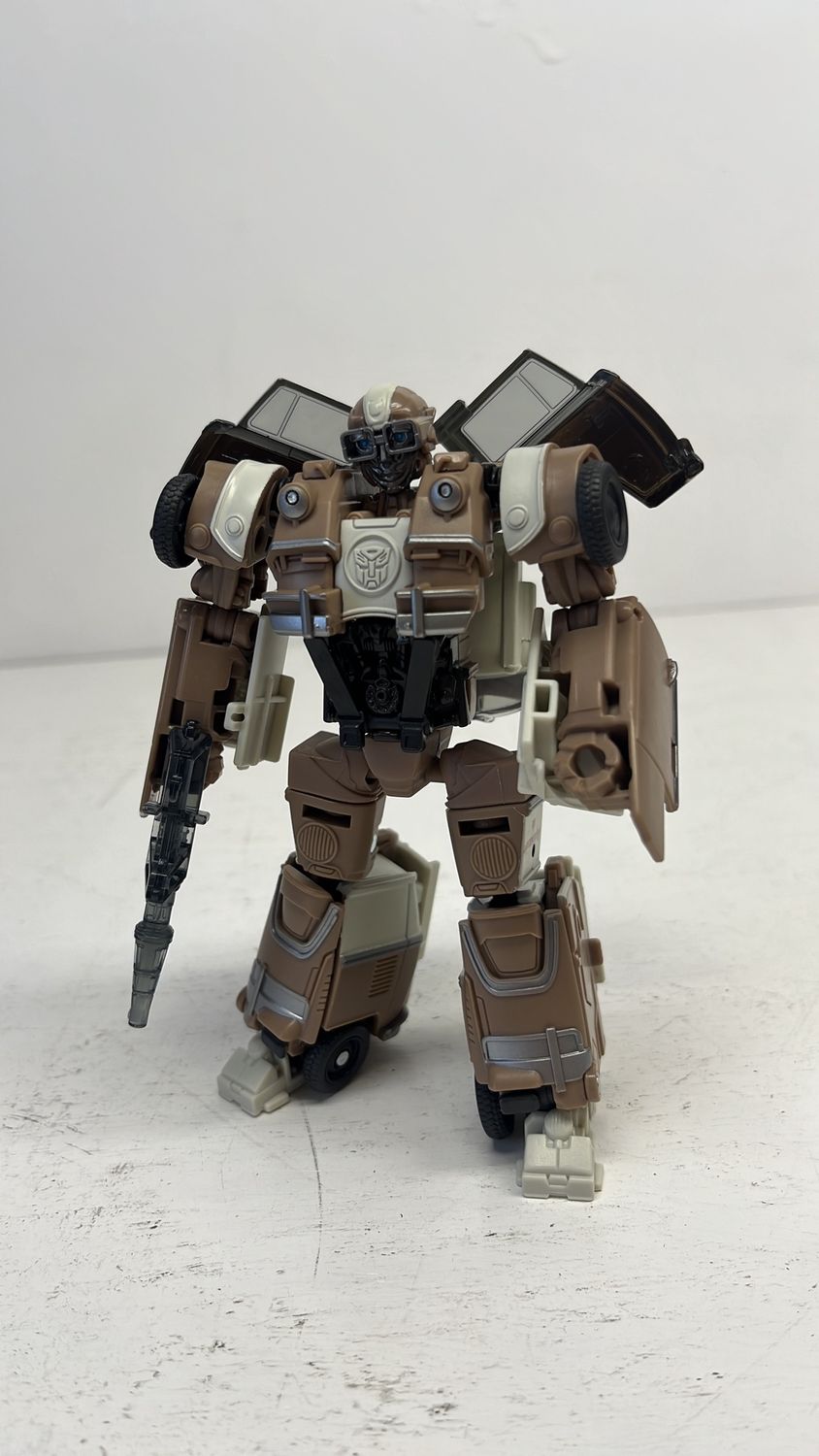 Hasbro Transformers Studio Series 108 Wheeljack [Pablo] Figure 2023 (used)