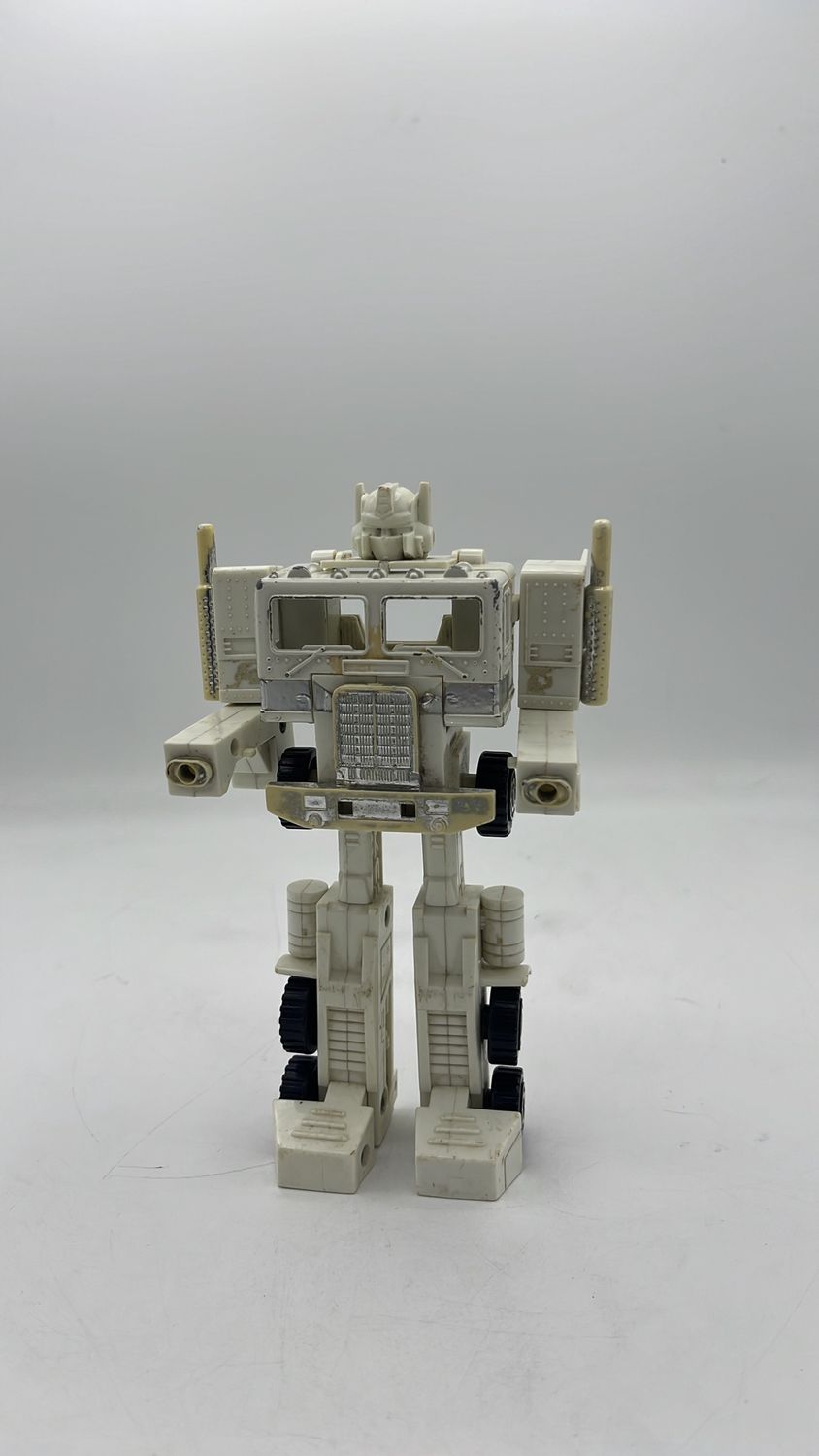 Hasbro Transformers Generation One Ultra Magnus Vintage Figure (used) Incomplete