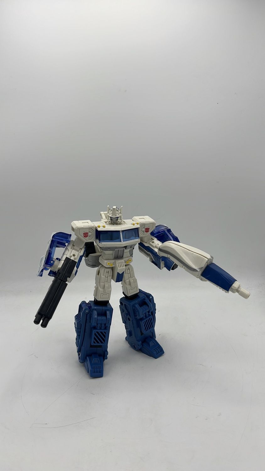 Hasbro Transformers Classics Ultra Magnus Figure 2006 (used)