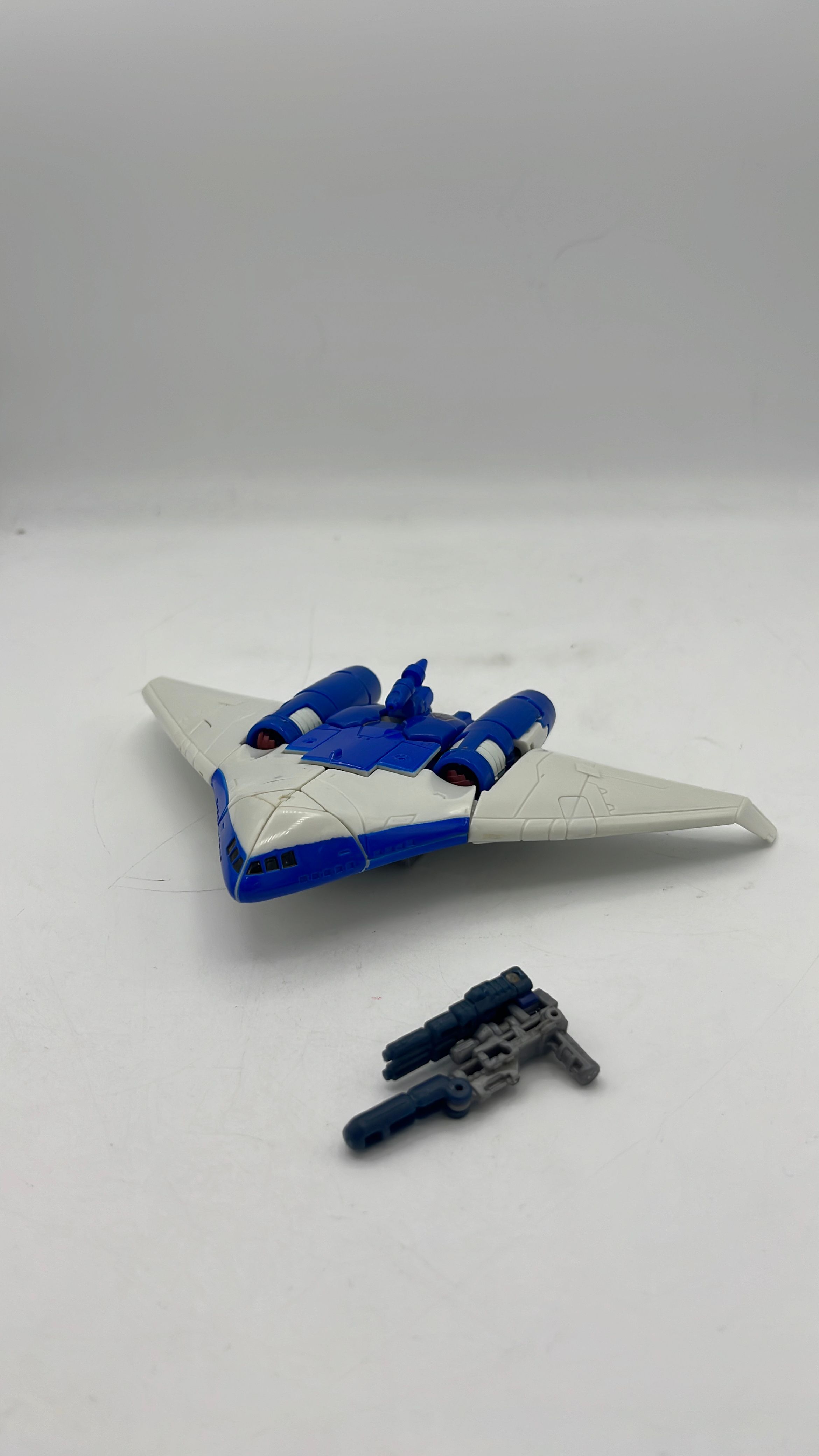 Hasbro Transformers Generations Scourge Figure 2011 (used) view 3