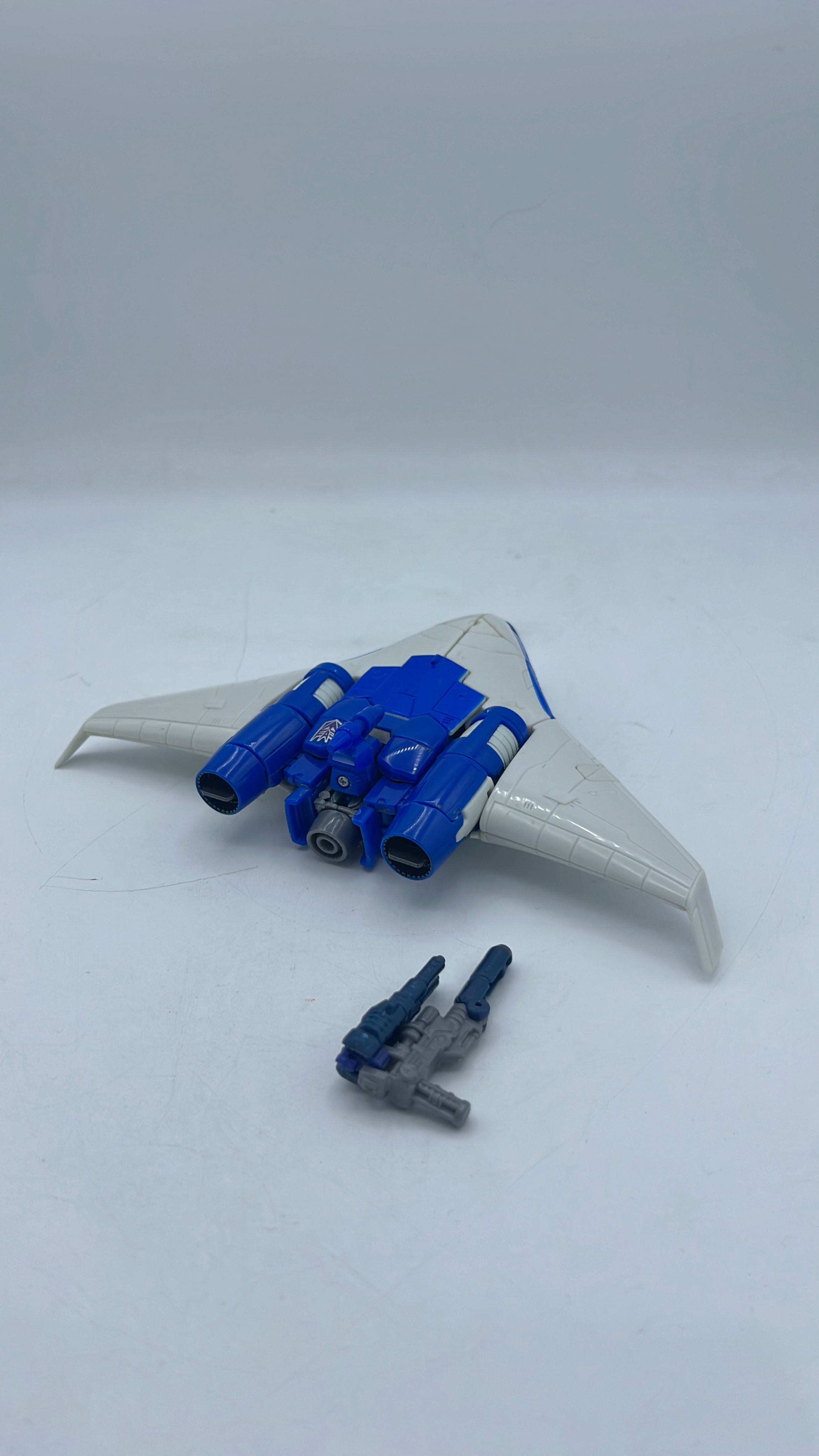 Hasbro Transformers Generations Scourge Figure 2011 (used) view 4