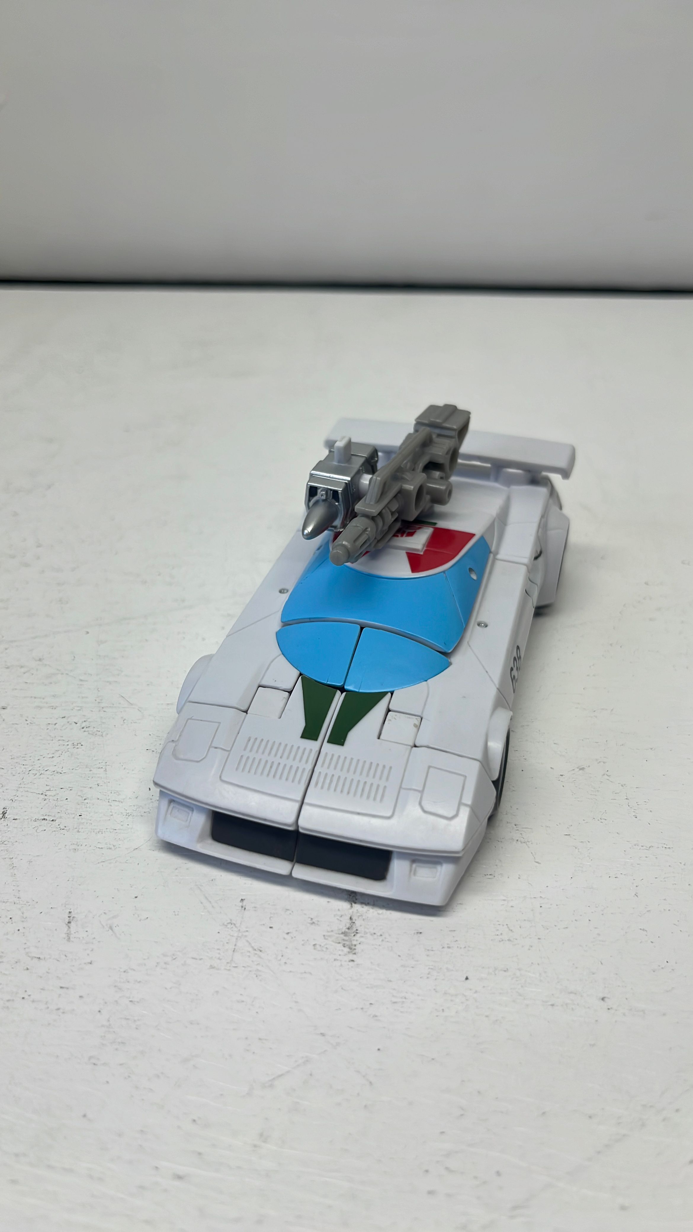 Hasbro Transformers Studio Series 86 Wheeljack figure 2026 (used) view 2