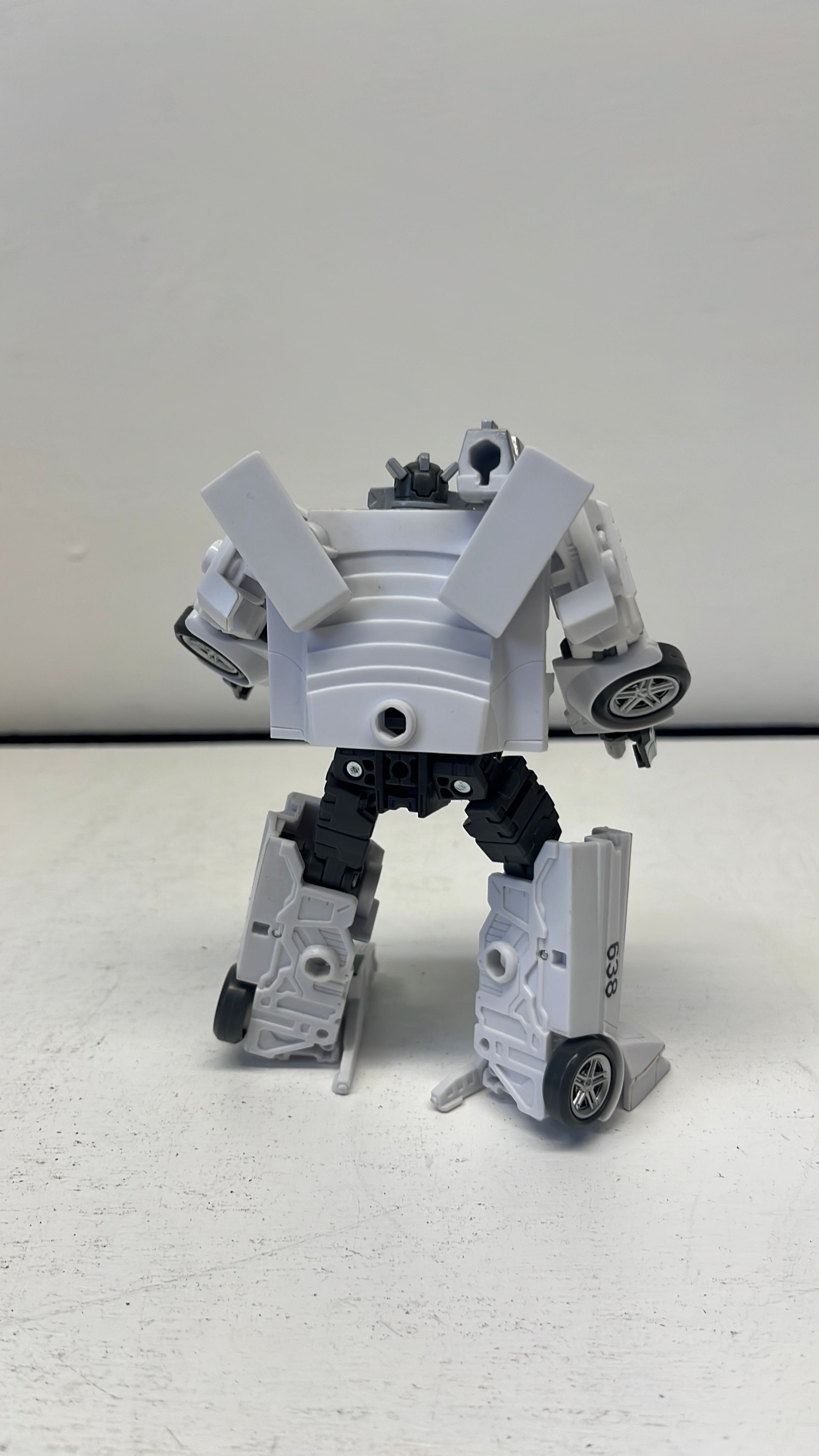 Hasbro Transformers Studio Series 86 Wheeljack figure 2026 (used) view 4
