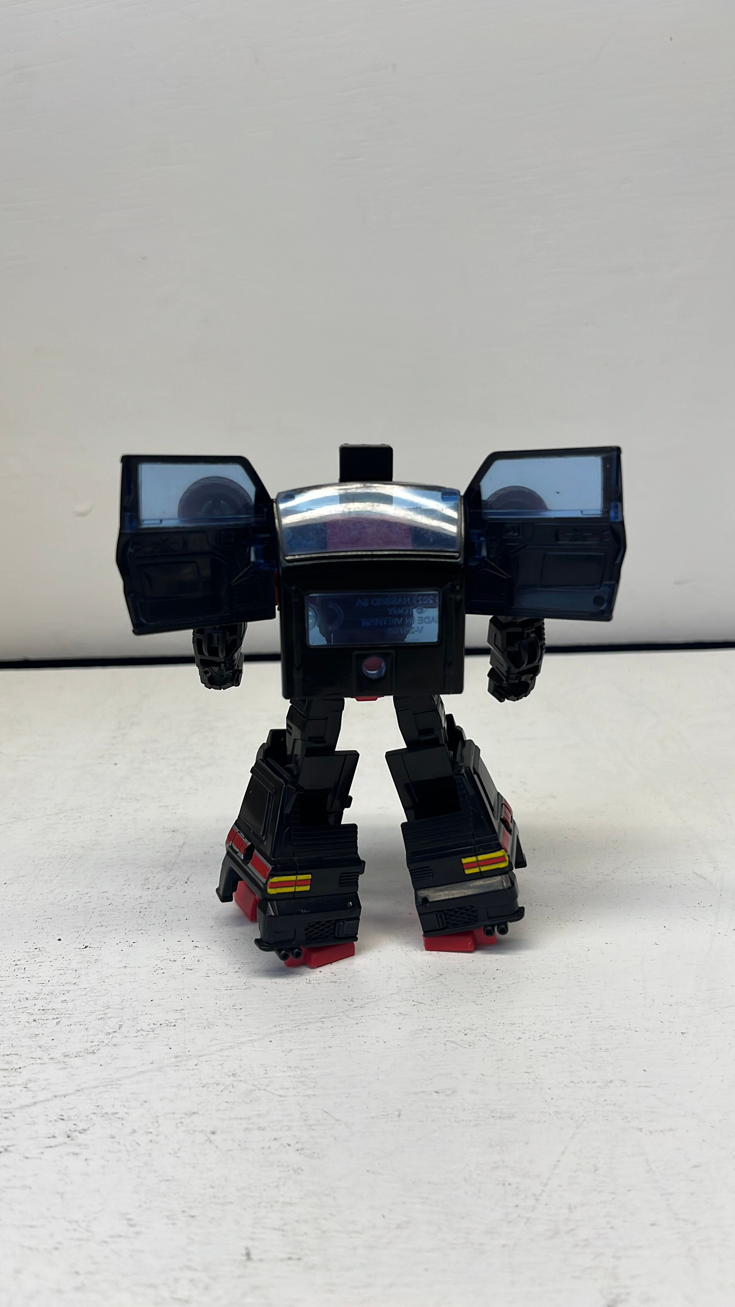 Hasbro Transformers Legacy Burn Out Figure 2022 (used) Incomplete view 2