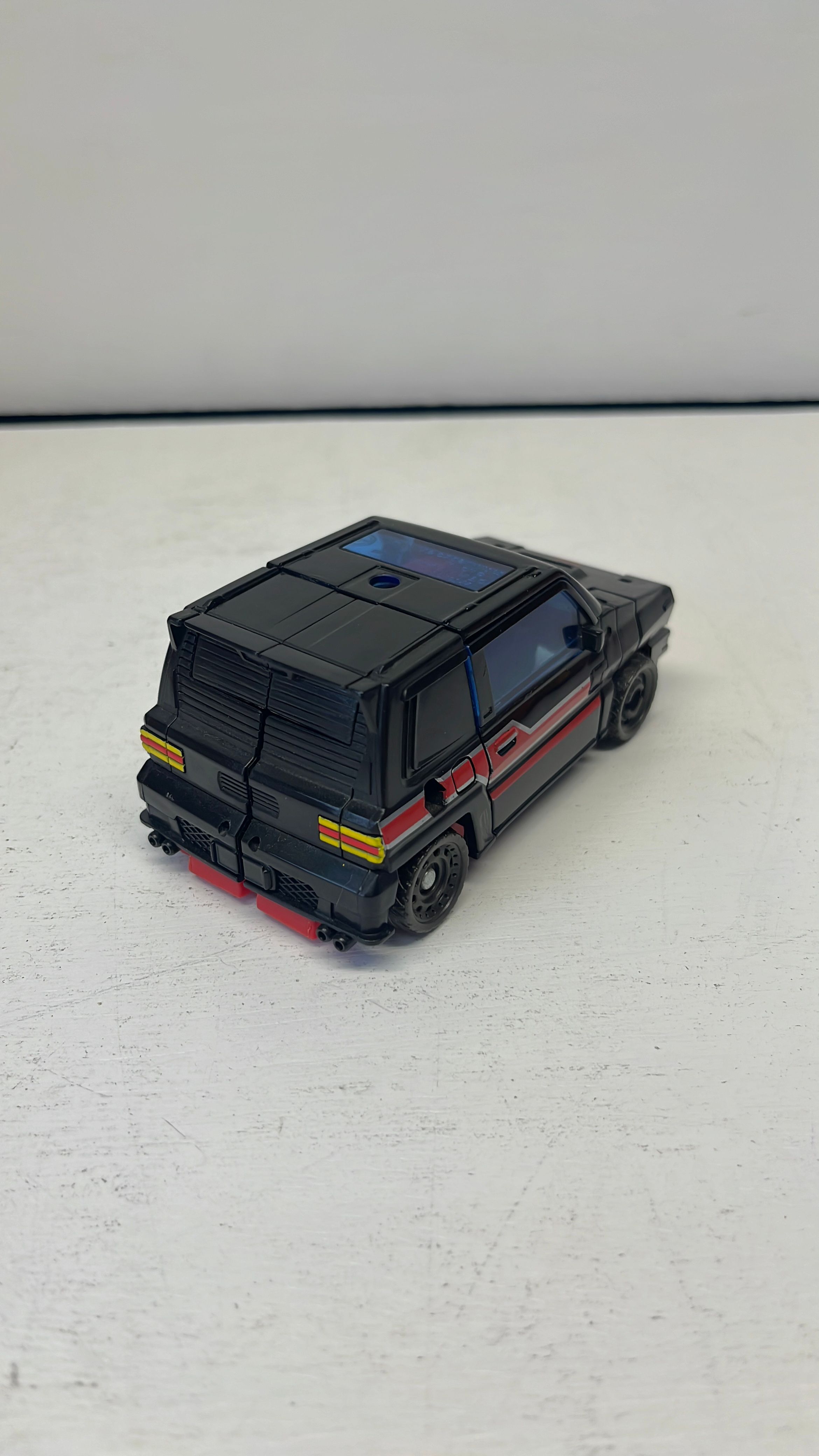 Hasbro Transformers Legacy Burn Out Figure 2022 (used) Incomplete view 4