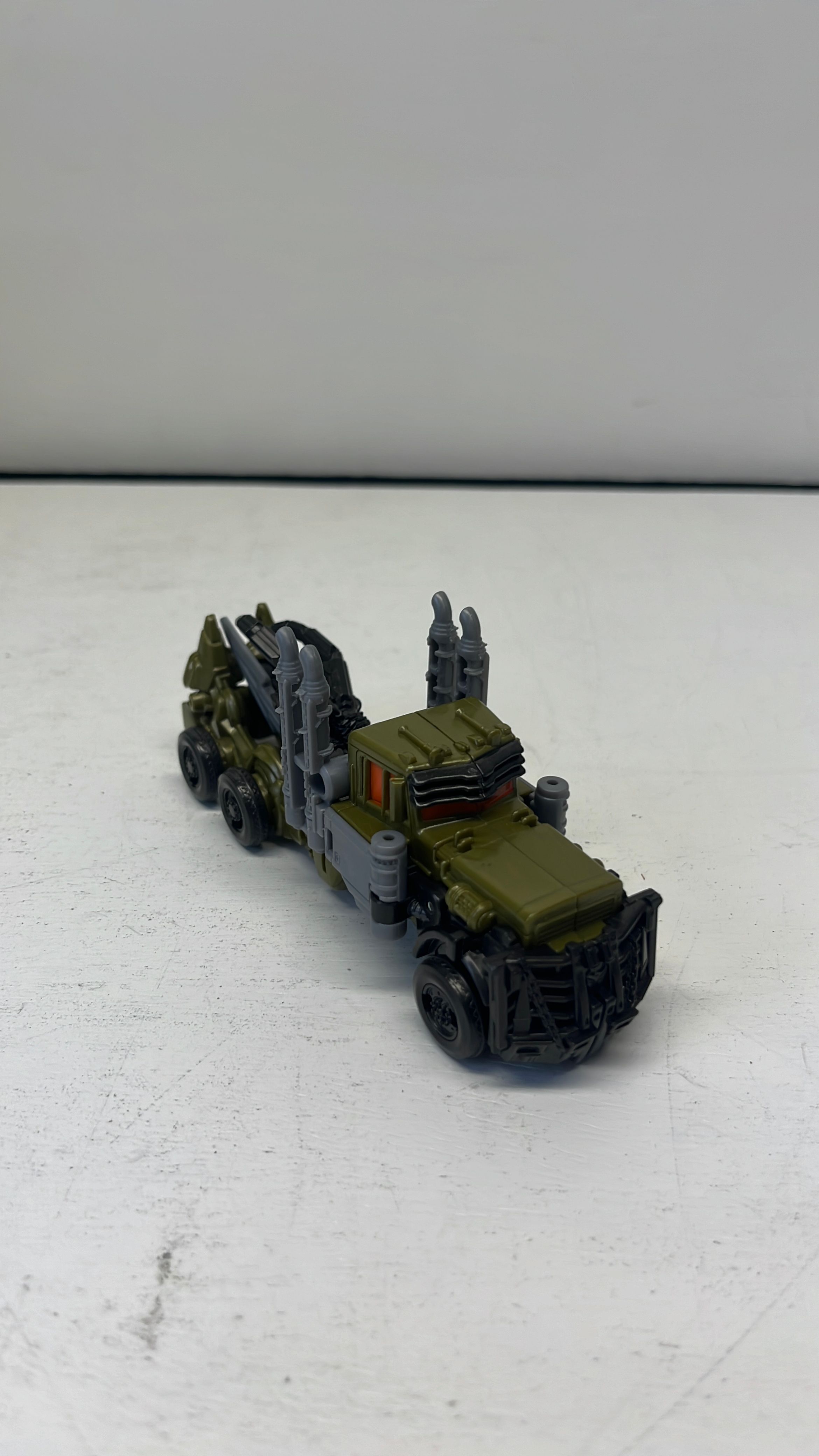 Hasbro Transformers Beast Alliance Scourge Figure 2023 (used) view 2
