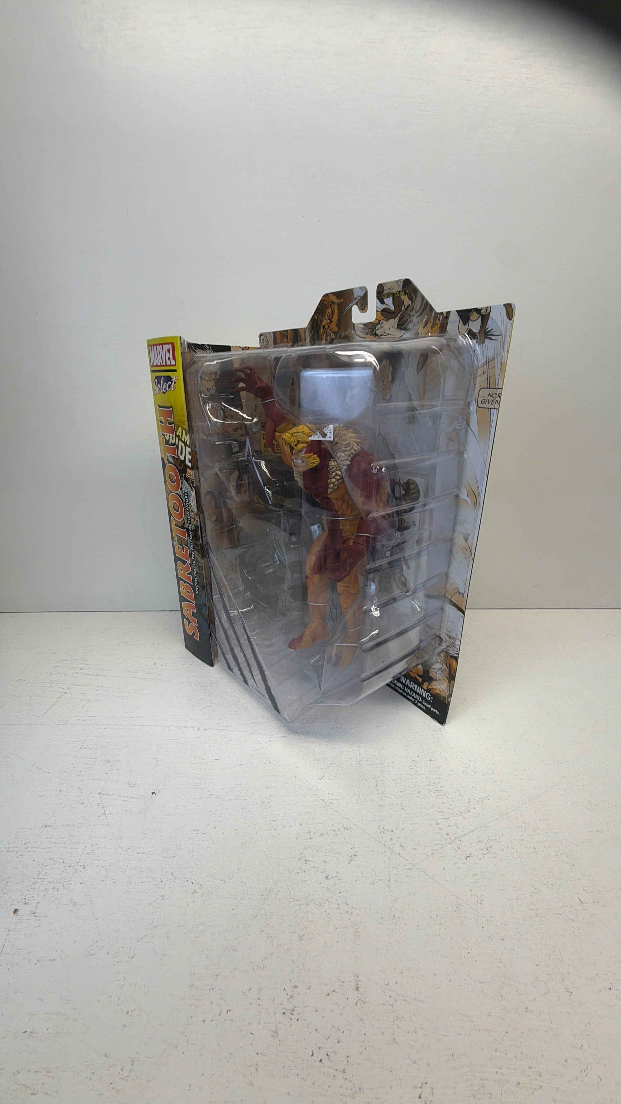 Marvel Figure Diamond Select Toys Select Sabretooth view 3