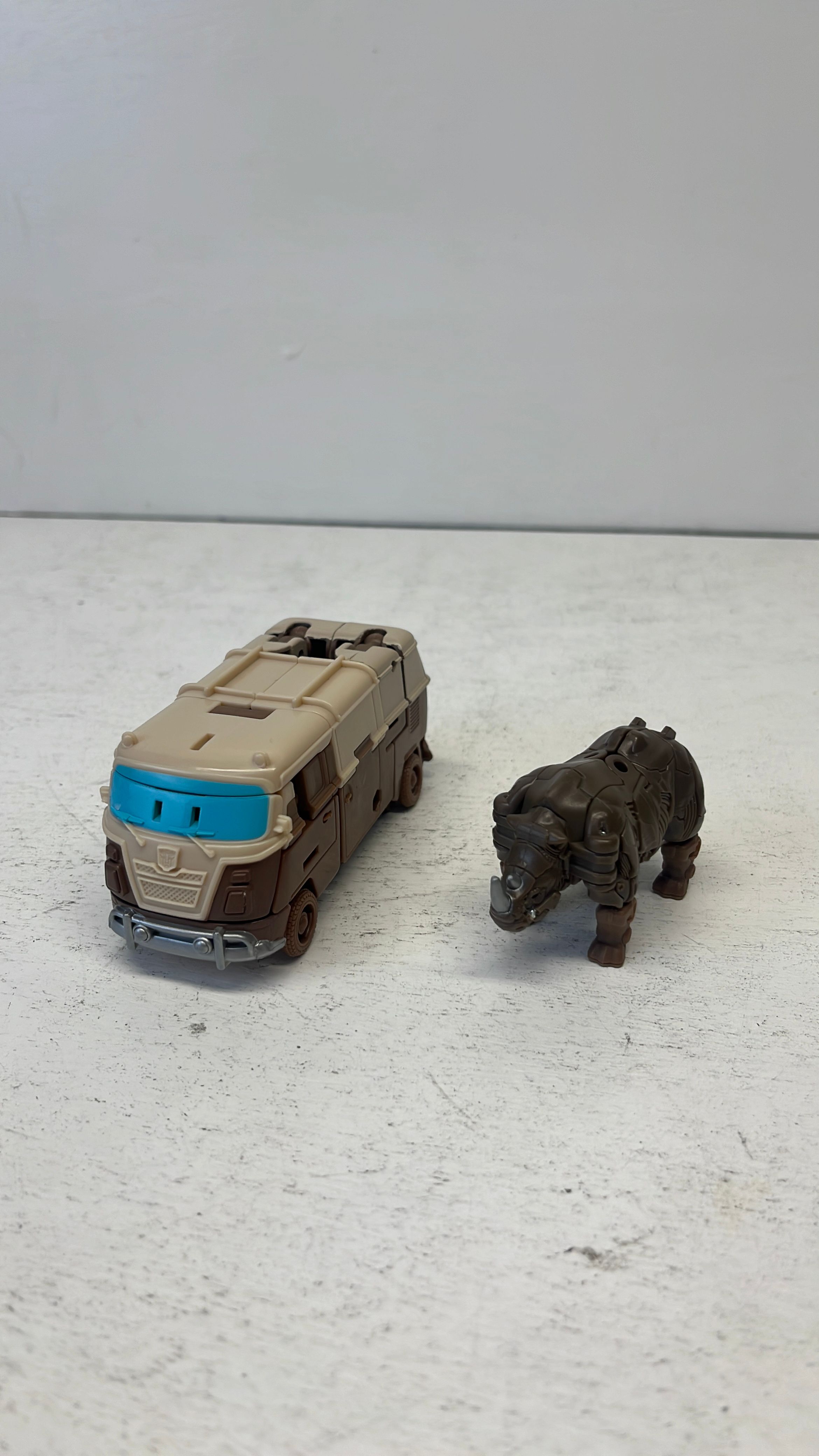 Hasbro Transformers Beast Alliance Wheeljack w Rhinox Figure 2023 (used) view 2