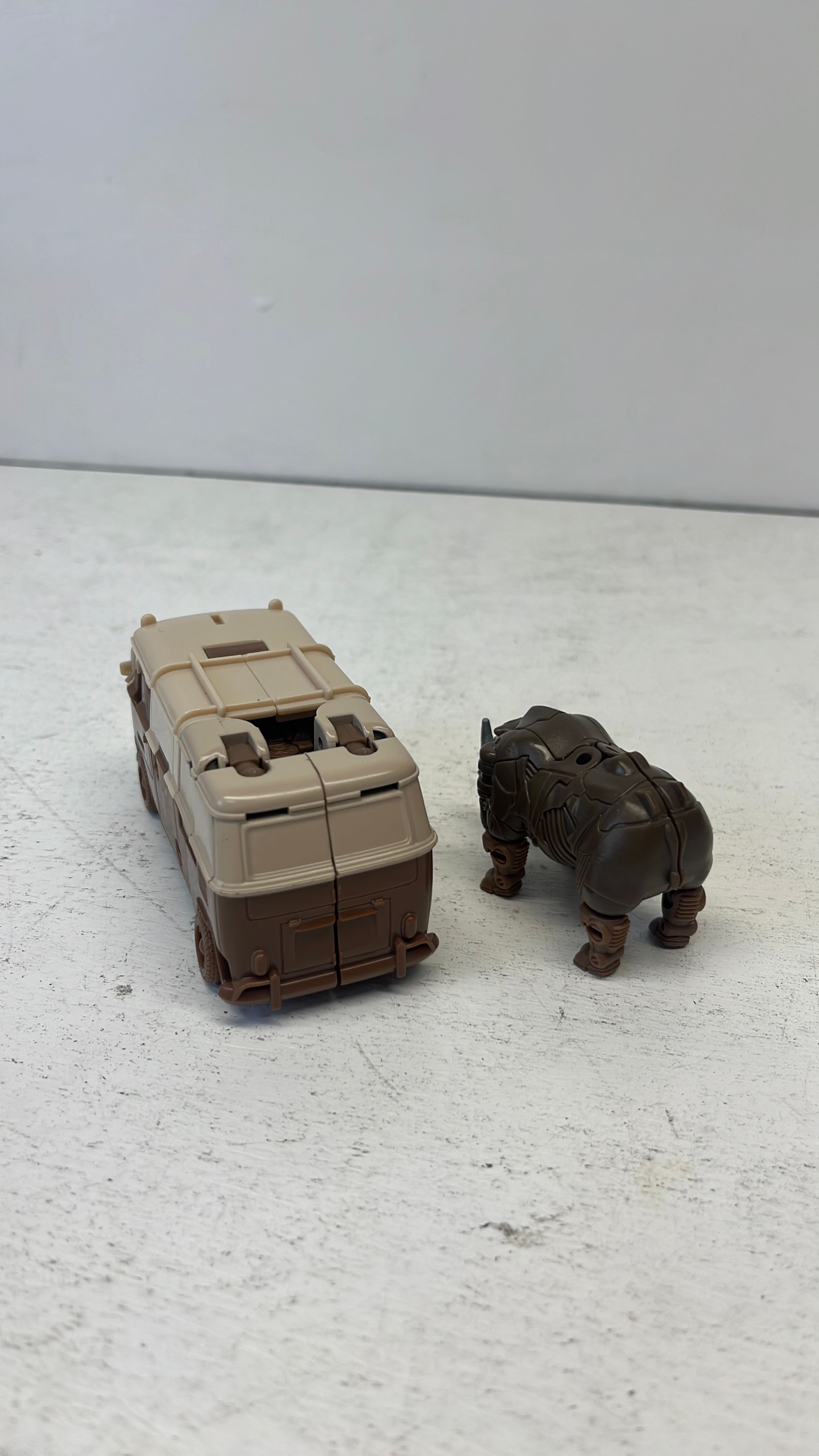 Hasbro Transformers Beast Alliance Wheeljack w Rhinox Figure 2023 (used) view 3