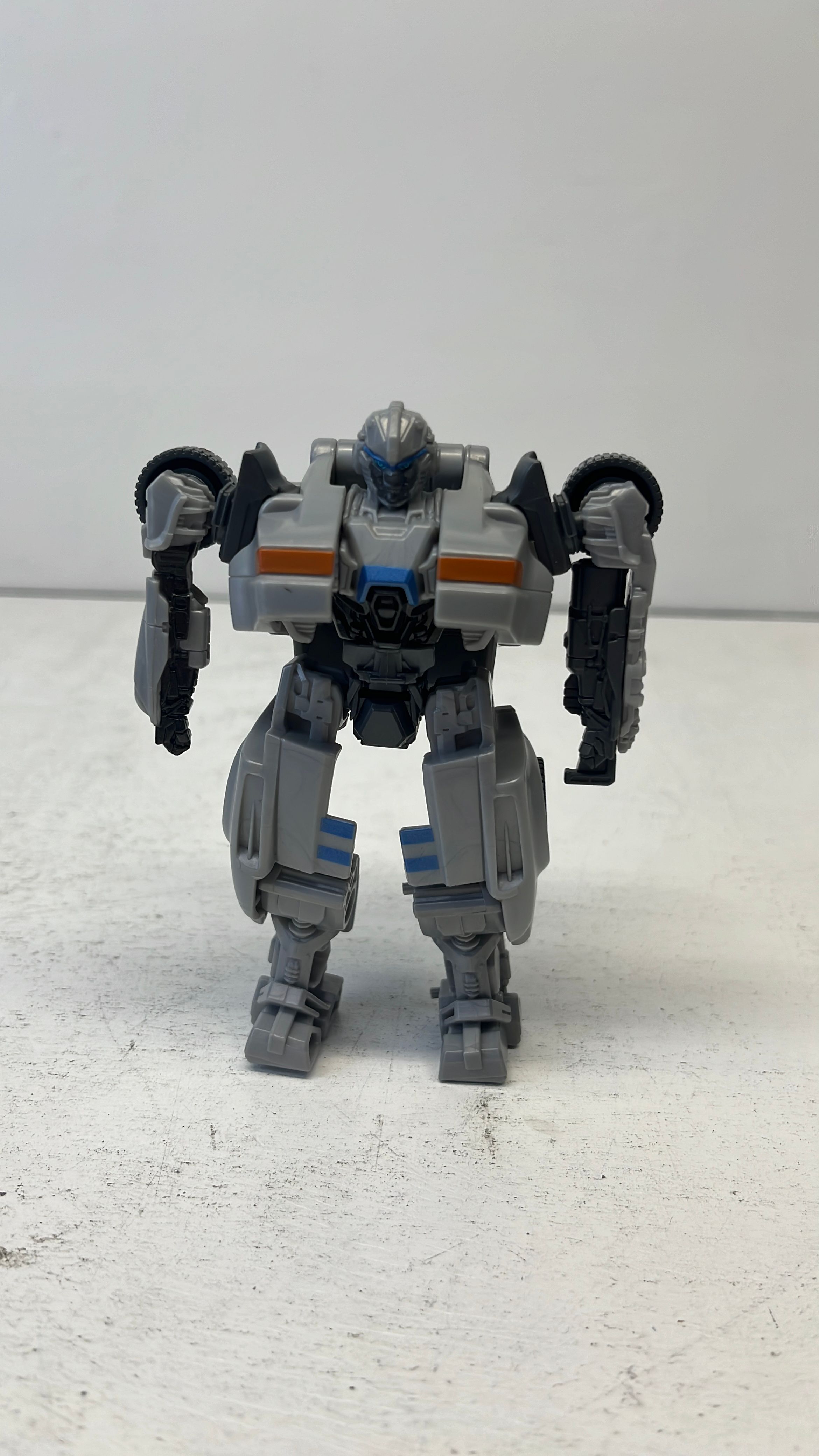 Hasbro Transformers Beast Alliance Mirage Figure 2023 (used) view 4