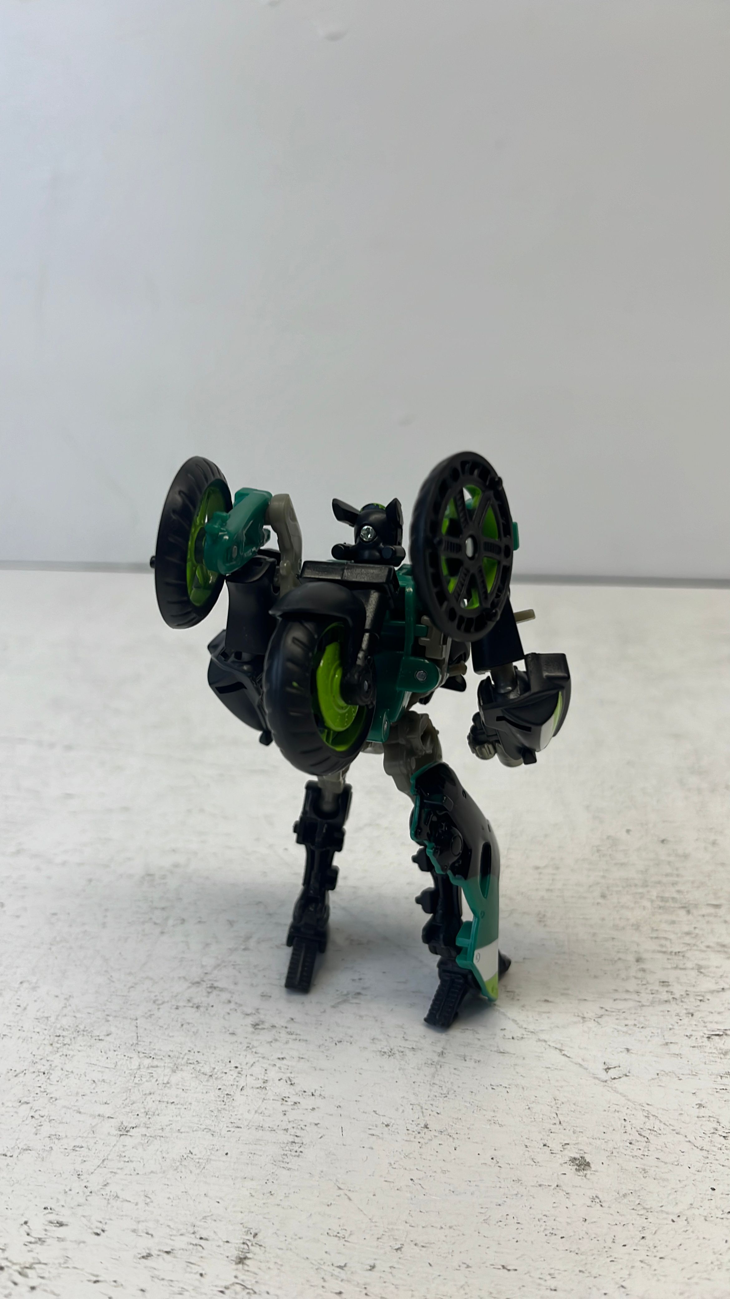 Hasbro Transformers Revenge of the Fallen Knockout Figure 2009 (used) Incomplete view 2