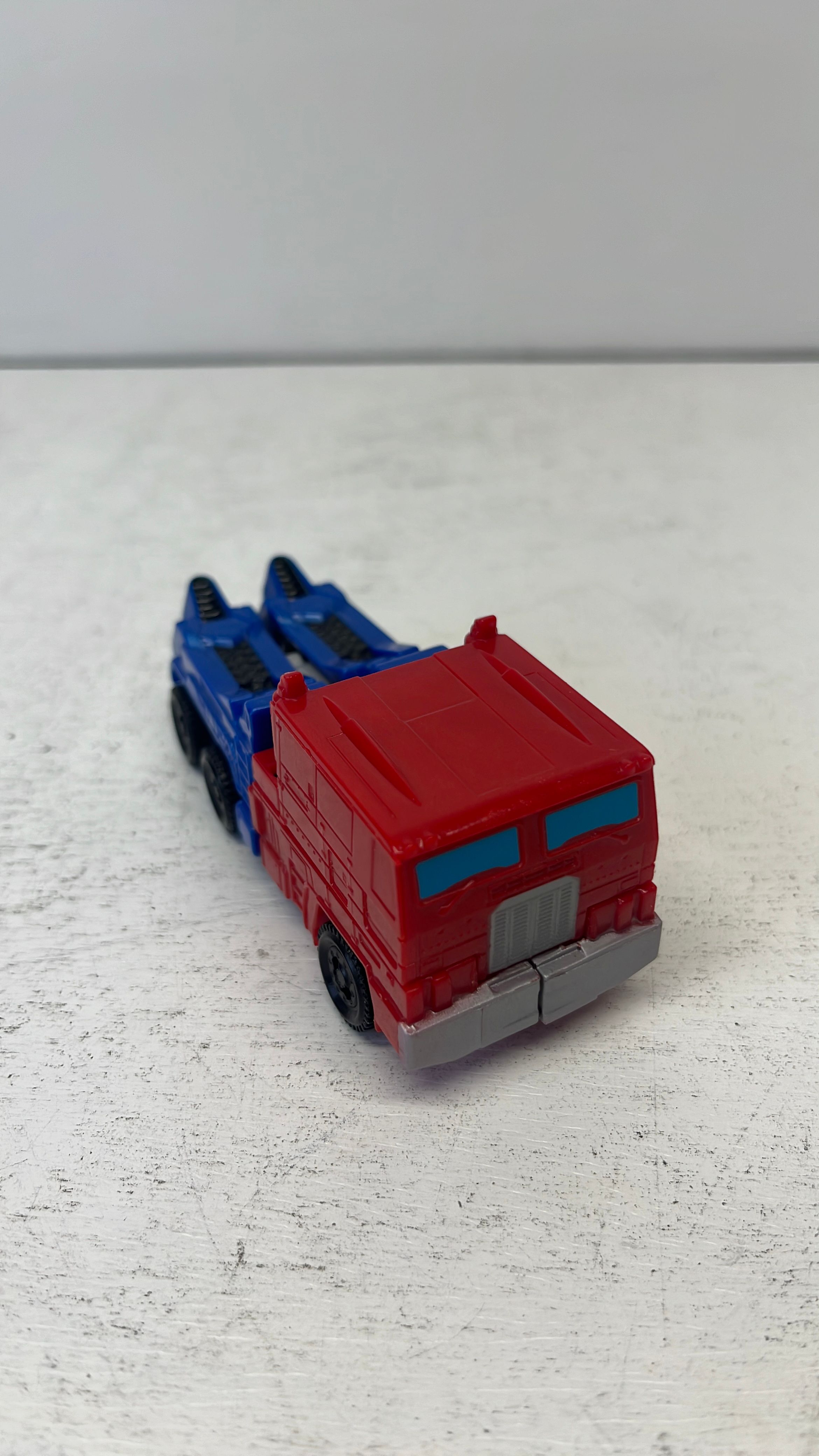 Hasbro Transformers Authentics Optimus Prime Figure (used) 2023 view 3