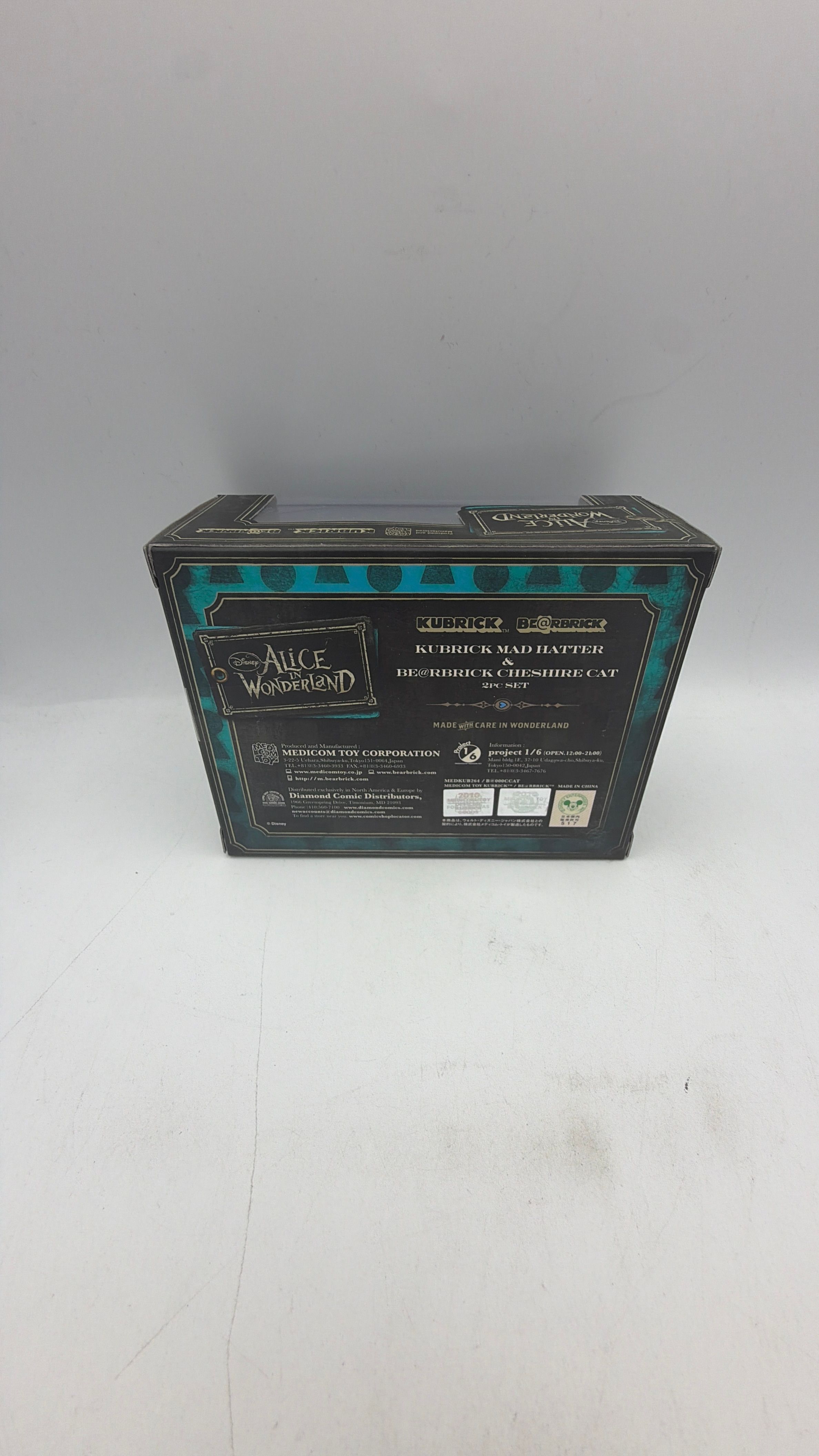 Medicom Bearbrick Disney Alice Wonderland Mad Hatter Cheshire Cat view 3