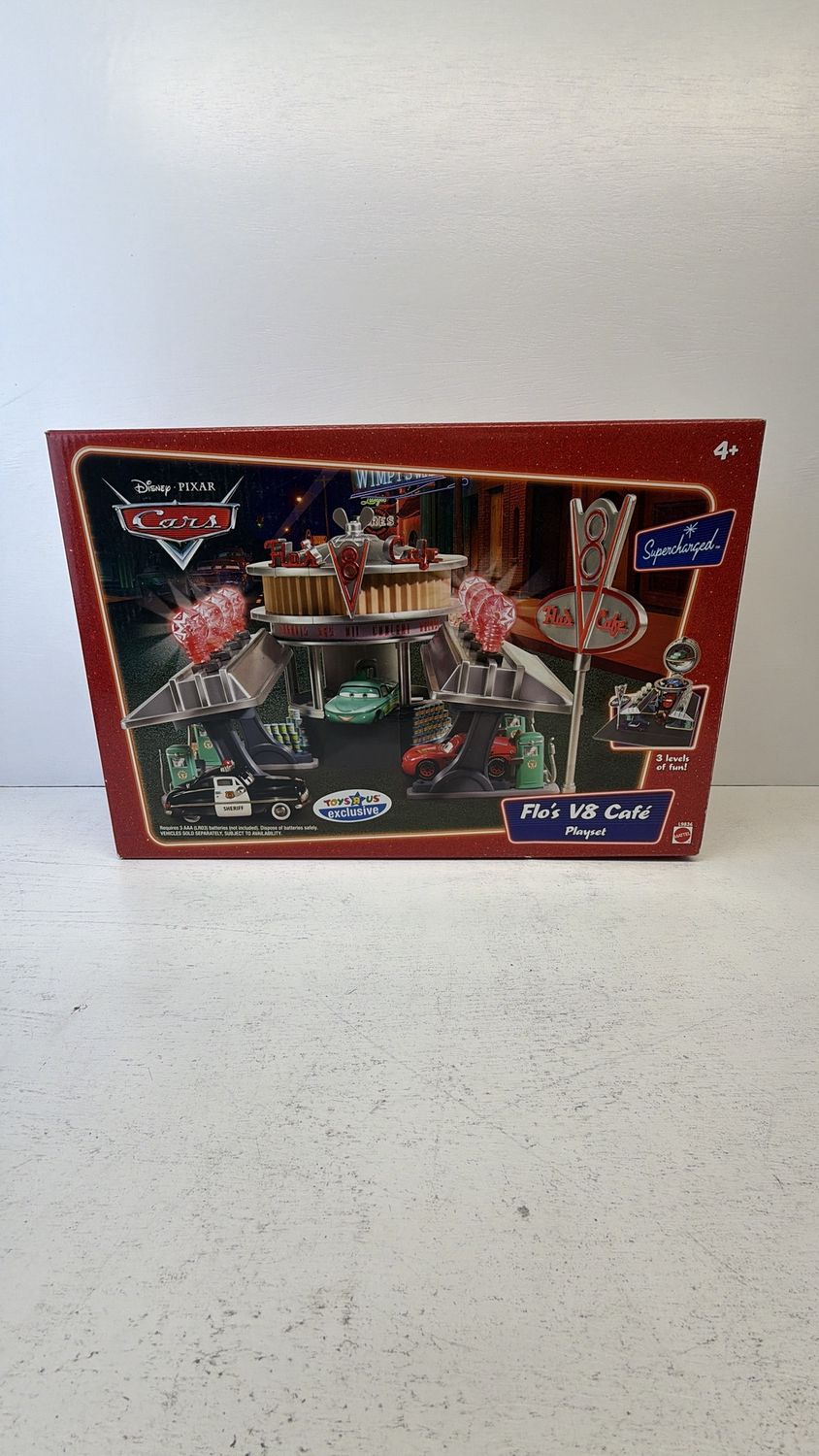 Mattel Disney Pixar Cars FLO'S V8 CAFE PLAYSET Desert 2006 Disney Pixar Cars Radiator Springs Brand New