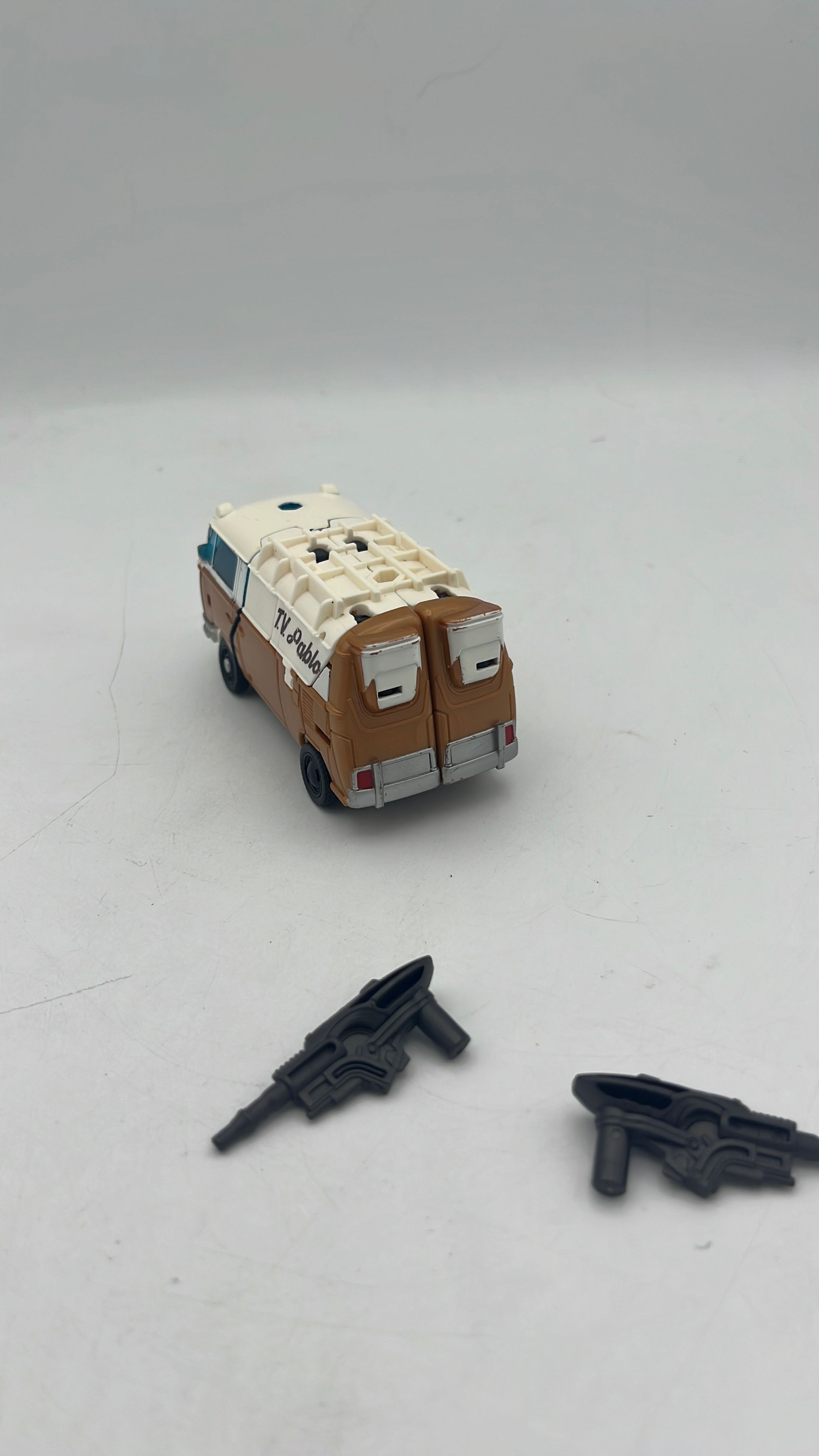 Hasbro Transformers Beast Alliance Wheeljack Figure 2023 (used) view 4