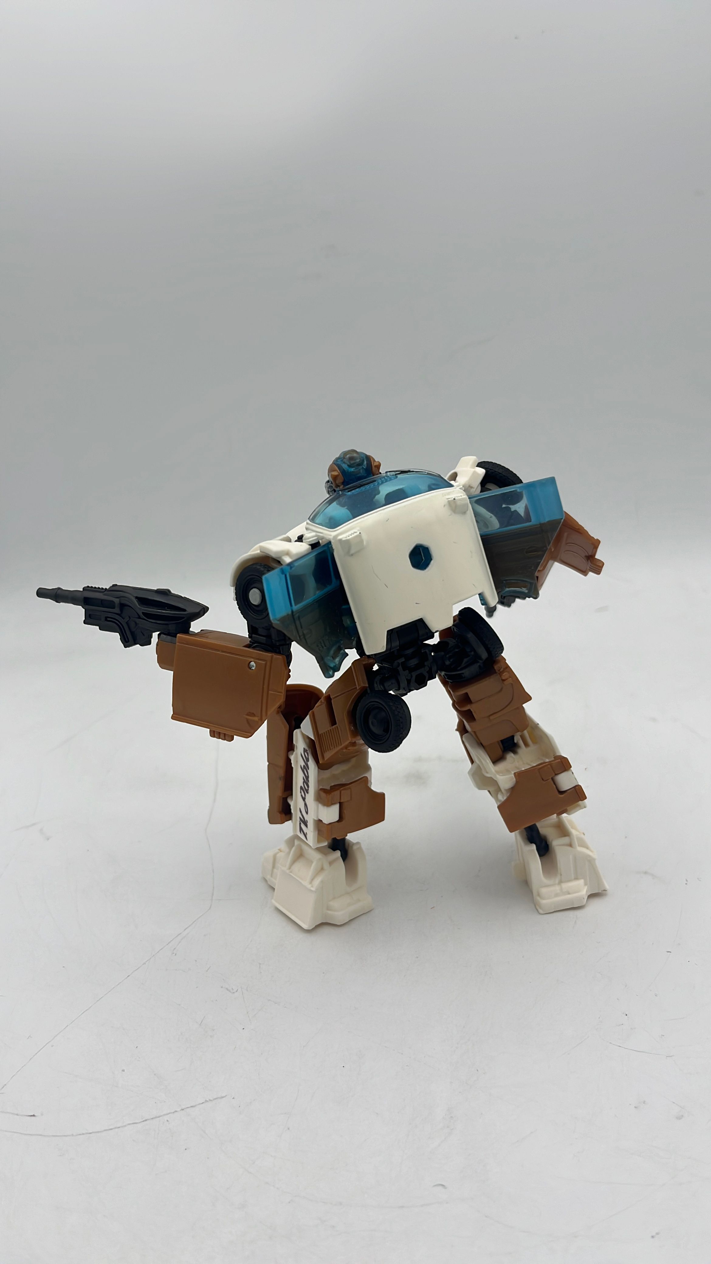 Hasbro Transformers Beast Alliance Wheeljack Figure 2023 (used) view 5