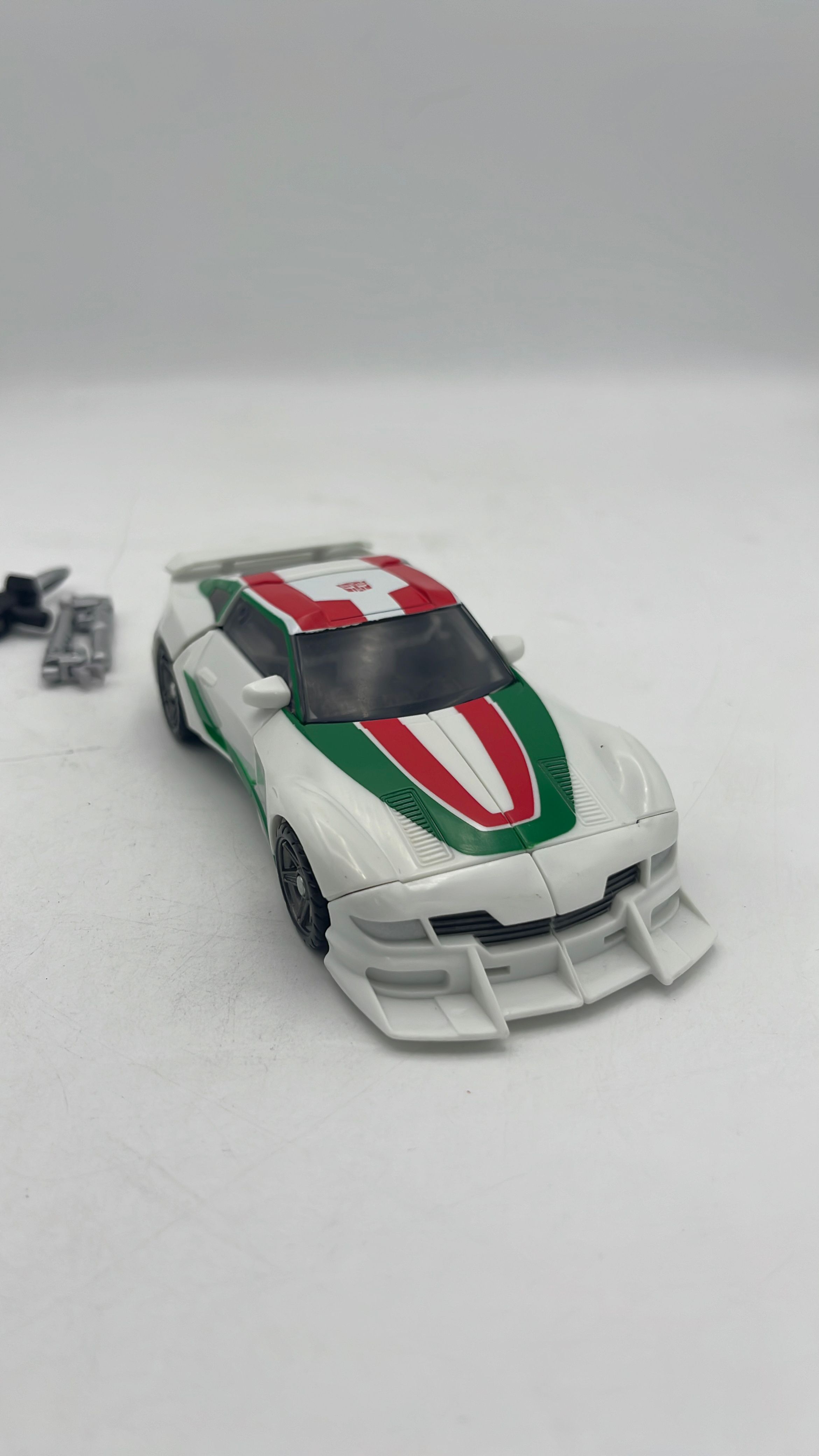 Hasbro Transformers Generations Wheeljack Figure 2011 (used) view 2
