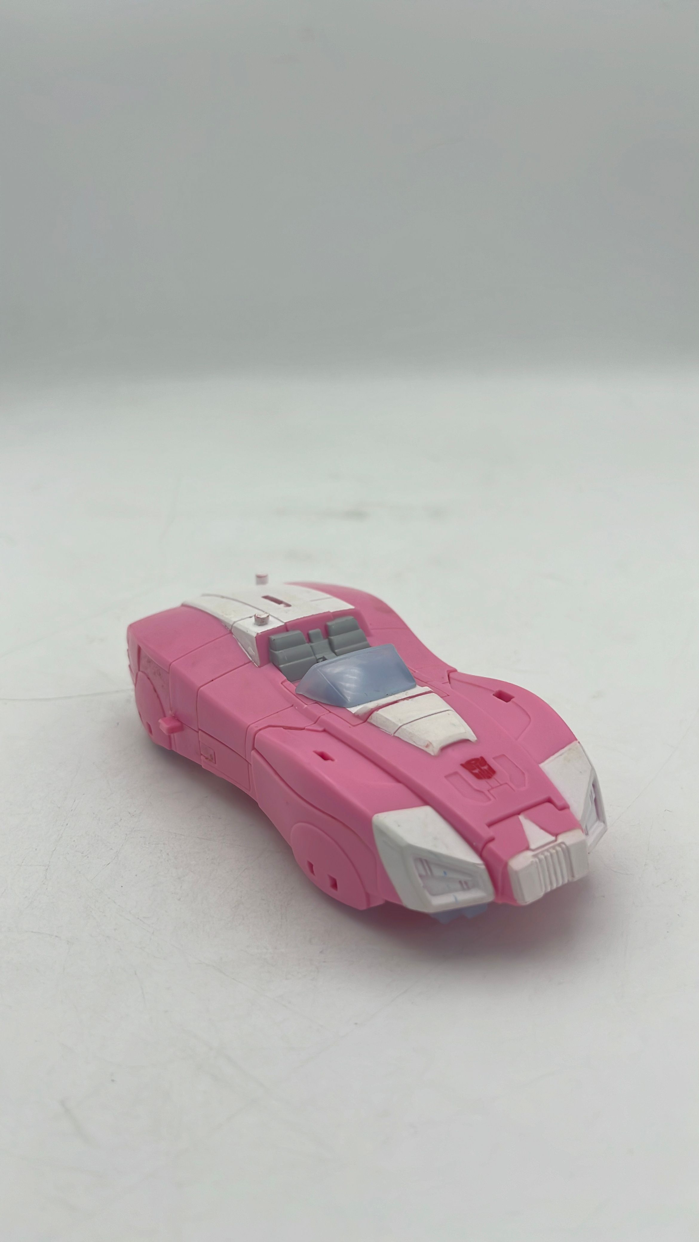 Hasbro Transformers War For Cybertron Earthrise Arcee Figure 2020 (used) Incomplete view 2