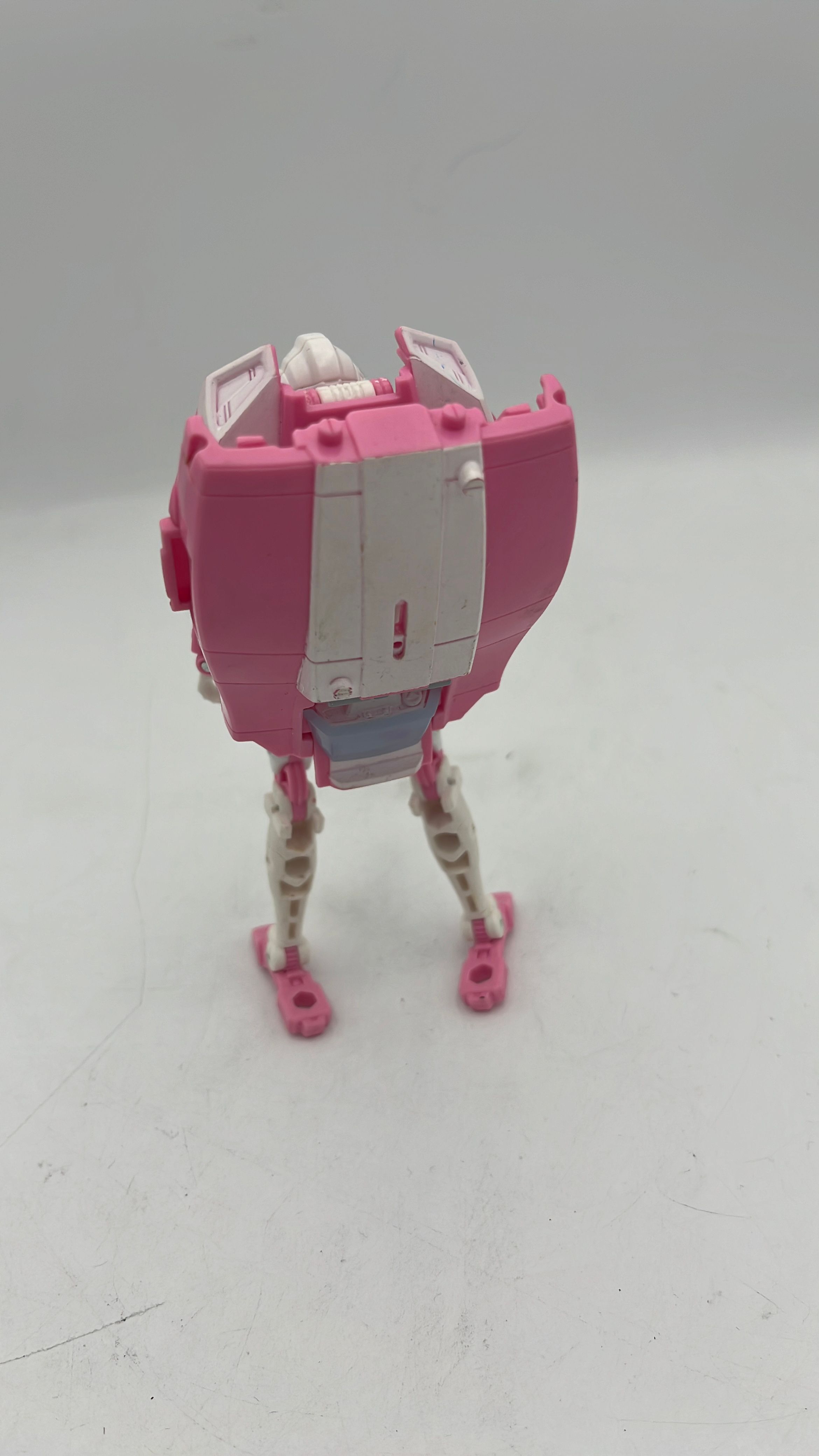 Hasbro Transformers War For Cybertron Earthrise Arcee Figure 2020 (used) Incomplete view 4