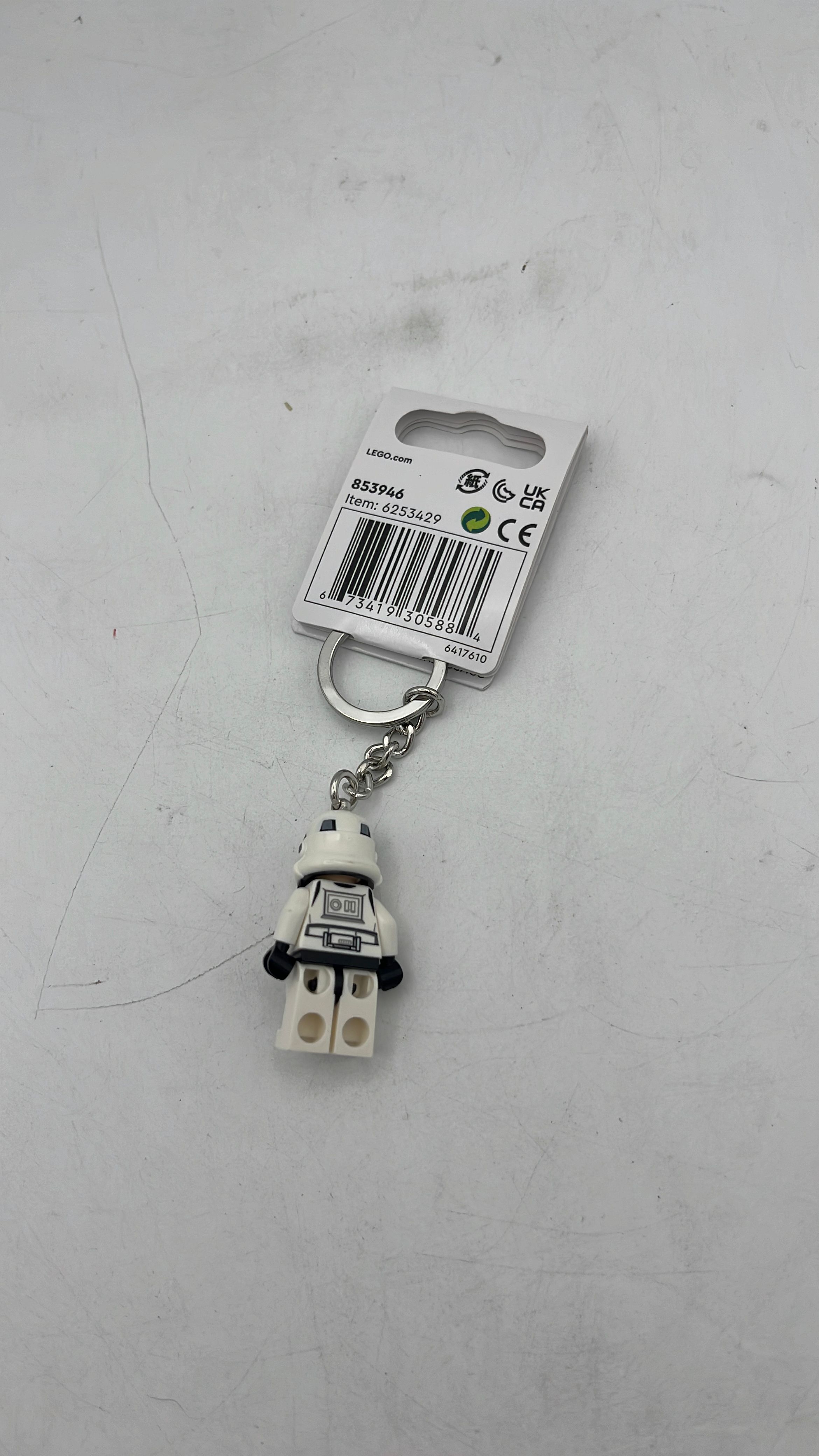 Lego 853946 Star Wars Stormtrooper Keychain 2019 view 2