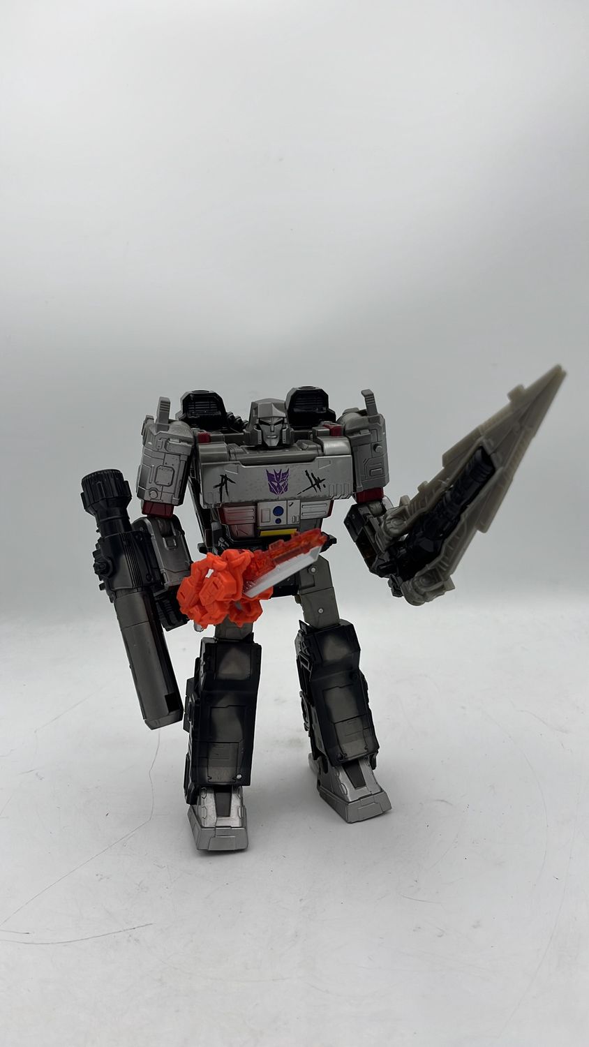 Hasbro Transformers War For Cybertron Netflix Megatron Figure 2020 (used) Incomplete