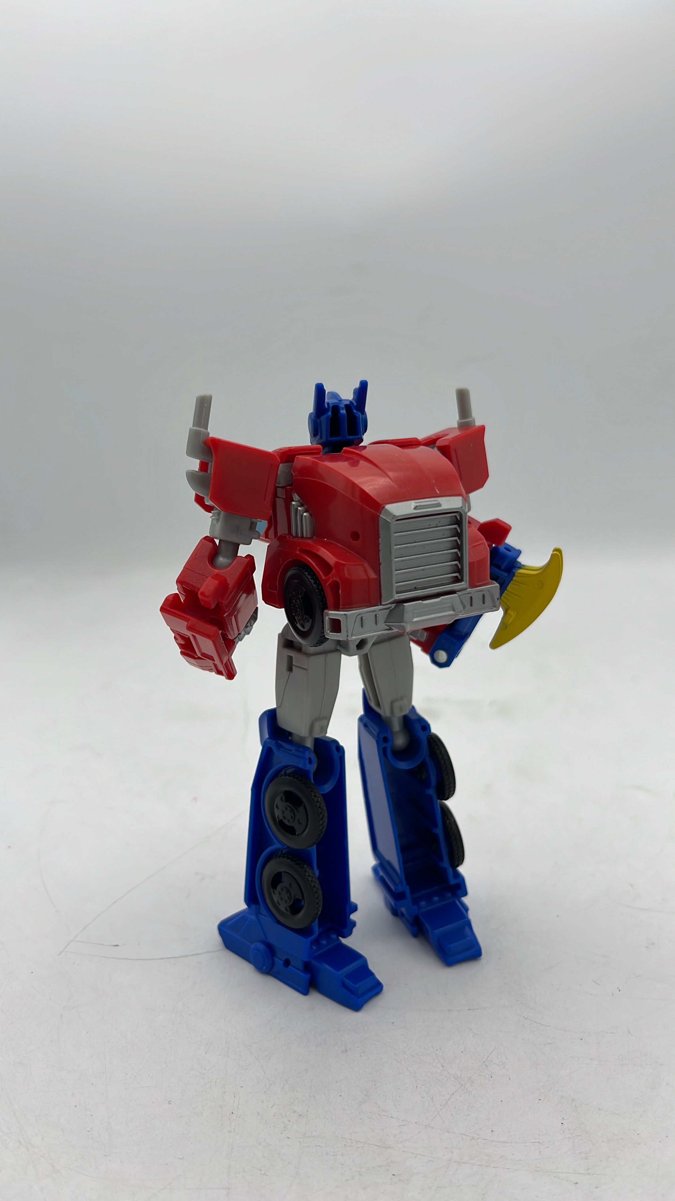 Hasbro Transformers Earthspark Oprimus Prime Figure 2023 (used) view 5