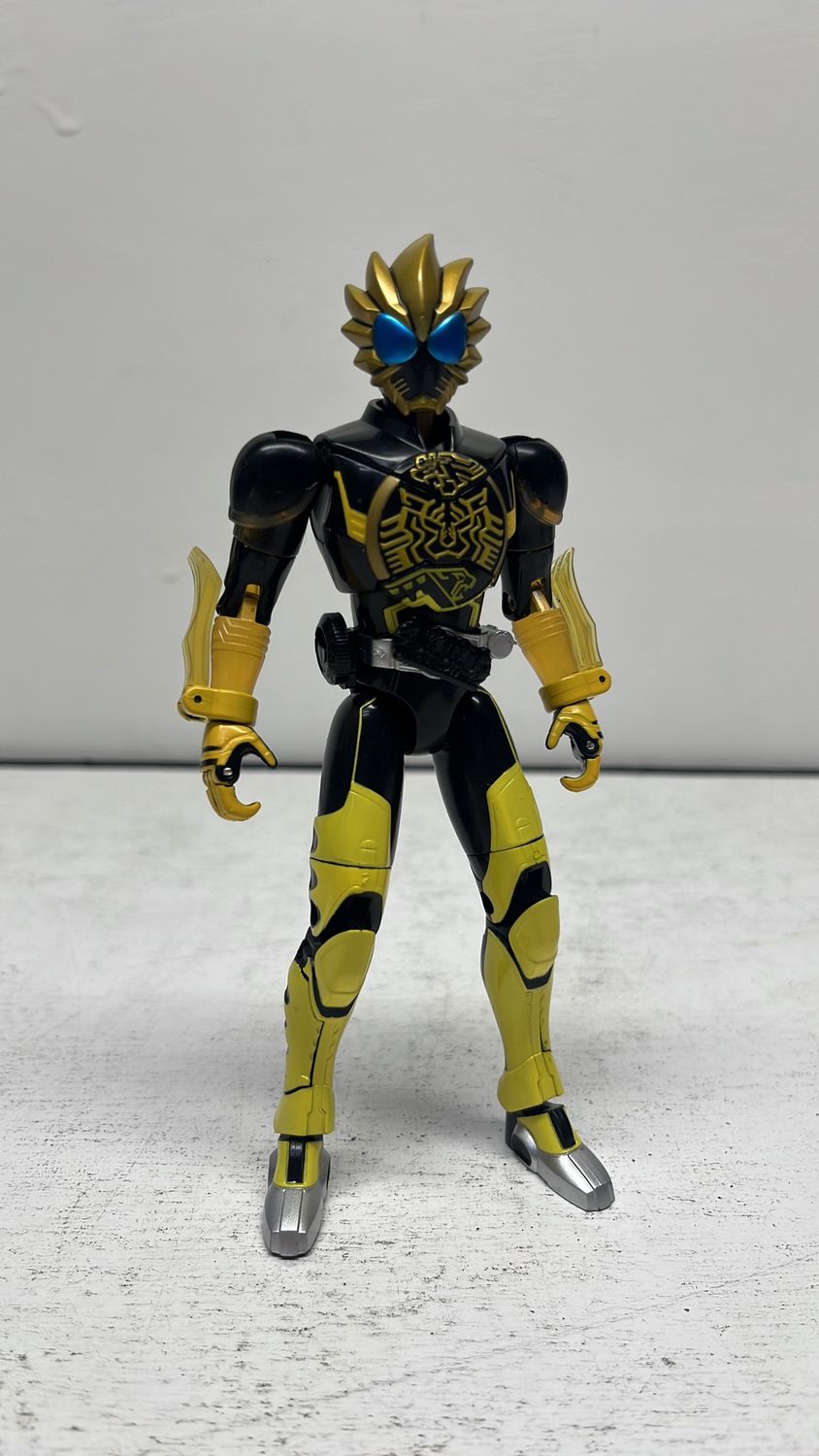 Bandai Kamen Rider OOO Combo Change Rattler Figure 2010 (used)