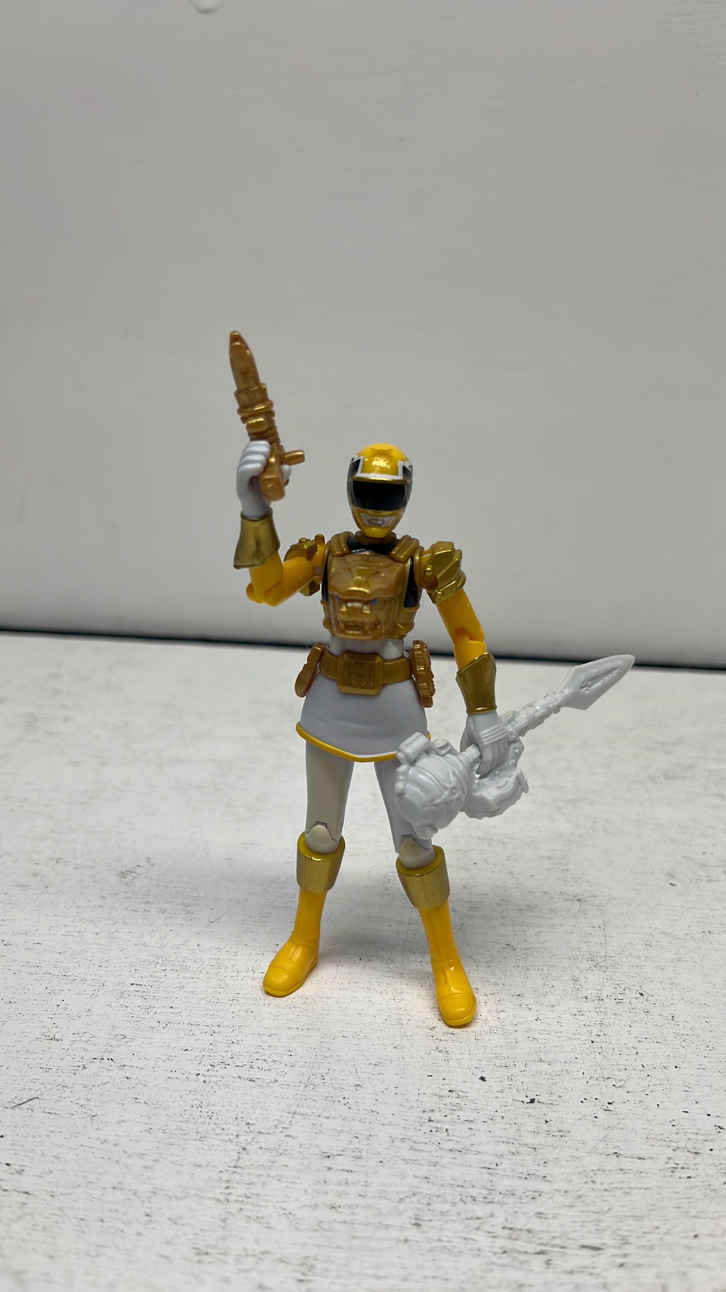 Bandai Power Rangers Megaforce Ultra Yellow Ranger Figure 2013 (used) view 2