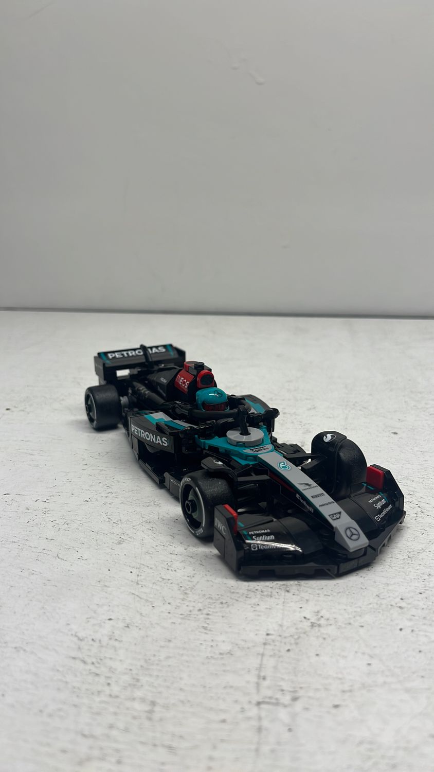 Lego 77244 Speed Champions Mercedes-AMG PETRONAS F1 Team W15 E Performance 2025 (used)