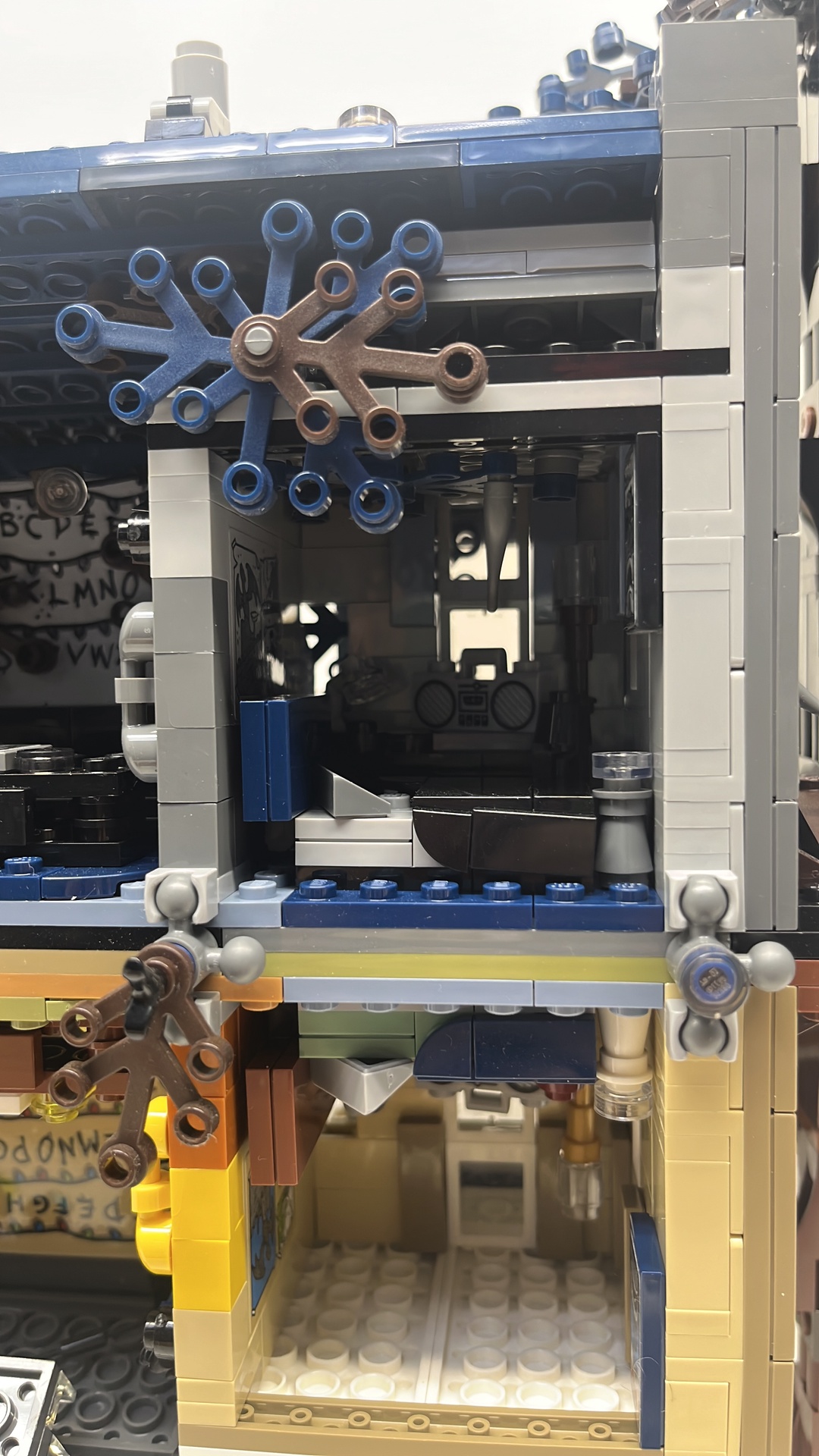 Lego 75810 Stranger Things The Upside Down 2019 (used) view 20