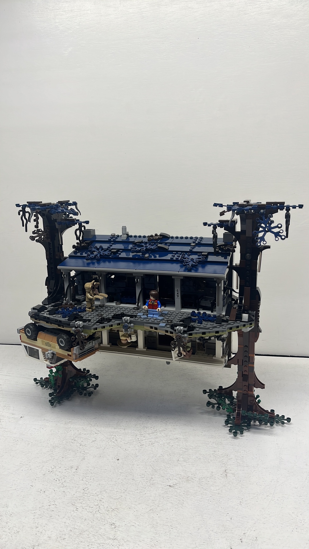 Lego 75810 Stranger Things The Upside Down 2019 (used) view 26