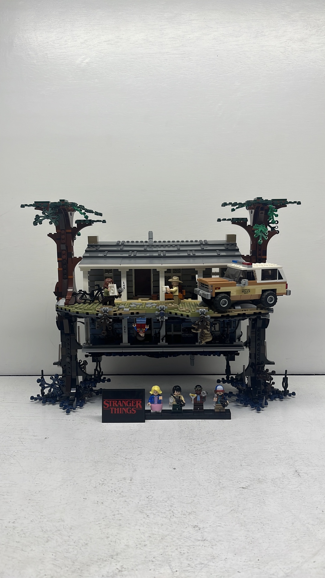 Lego 75810 Stranger Things The Upside Down 2019 (used) view 16