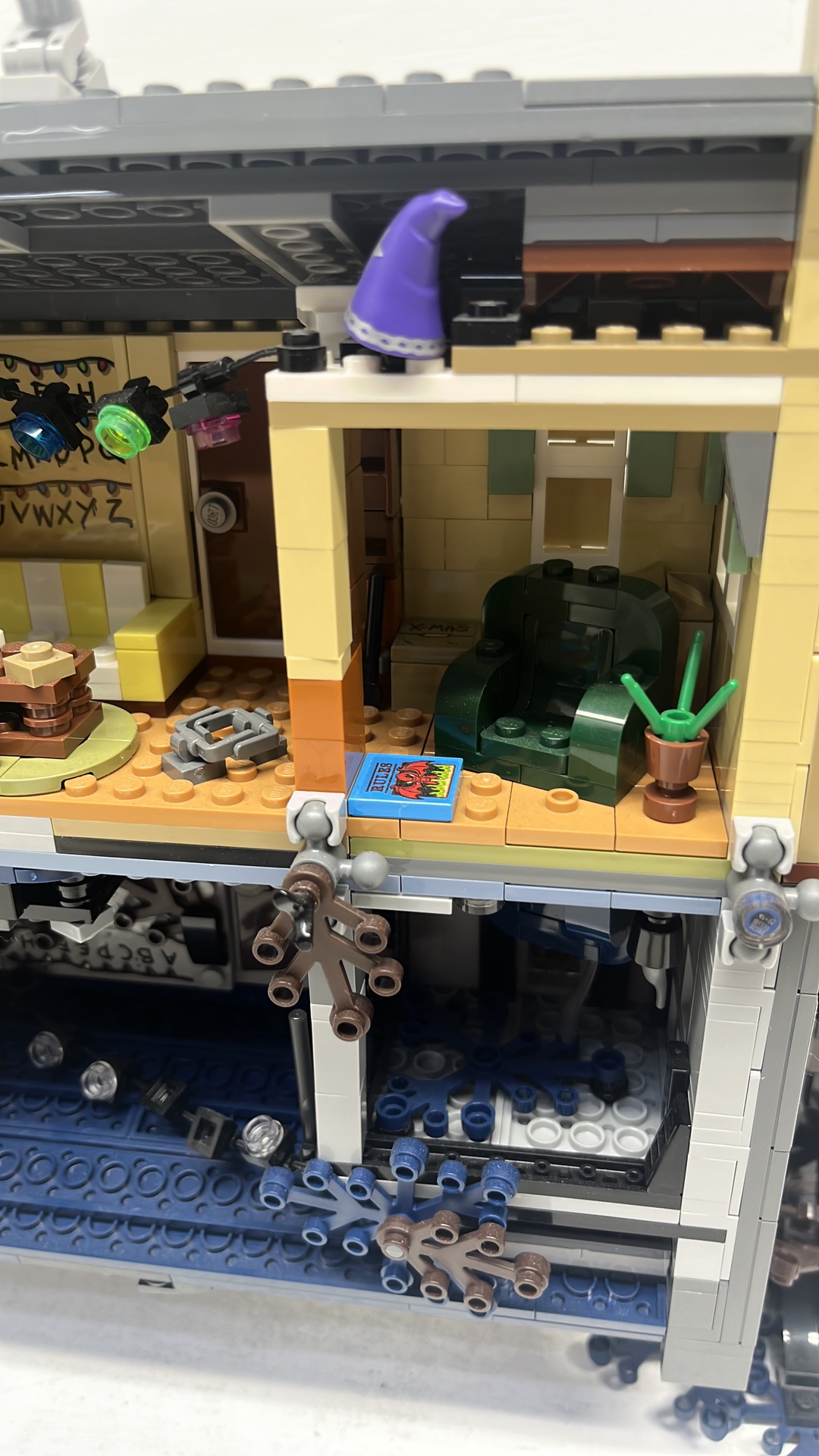 Lego 75810 Stranger Things The Upside Down 2019 (used) view 23