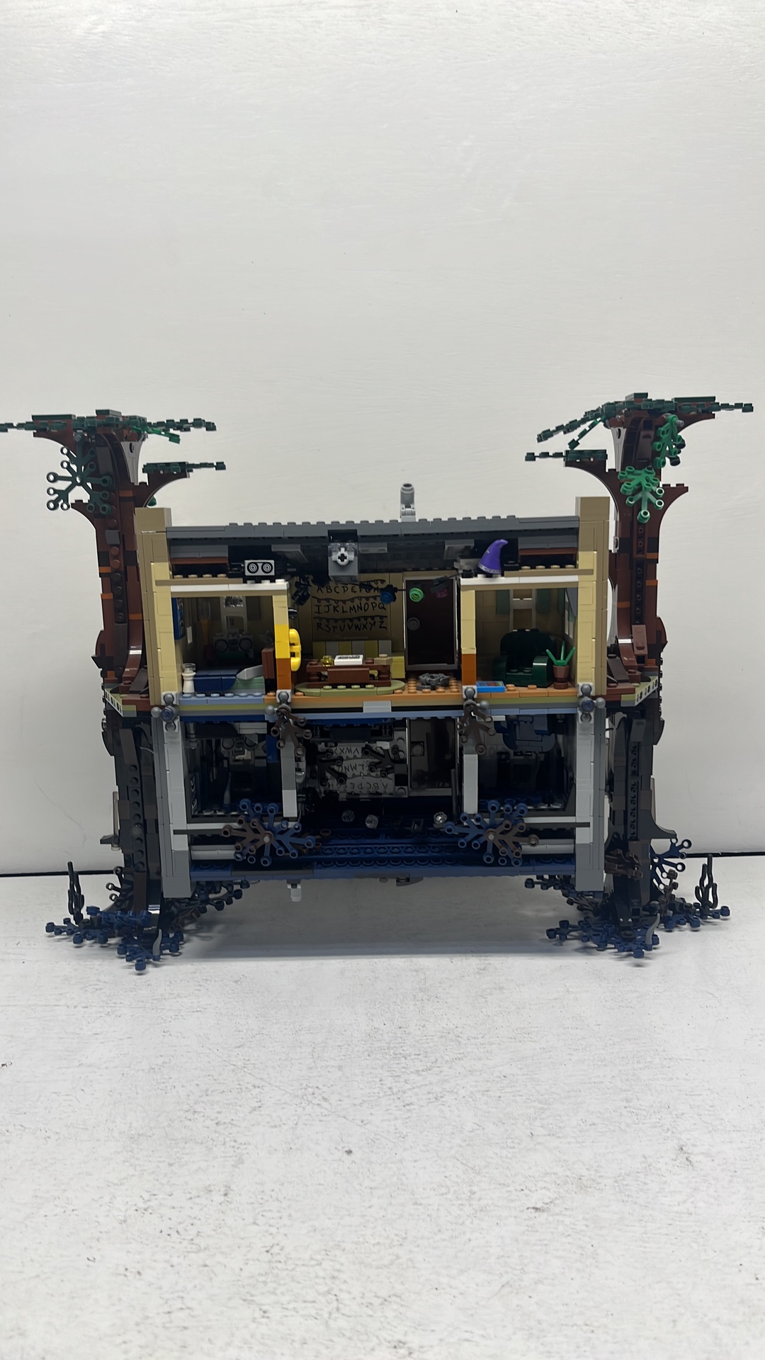 Lego 75810 Stranger Things The Upside Down 2019 (used) view 24