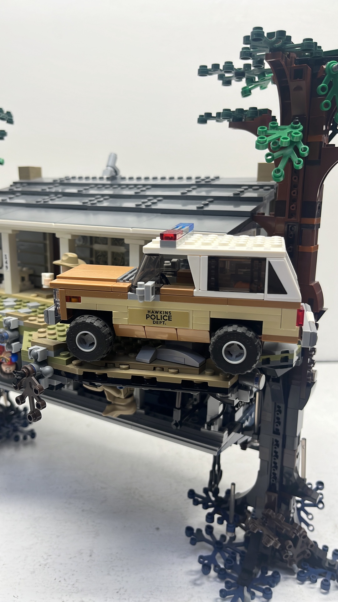 Lego 75810 Stranger Things The Upside Down 2019 (used) view 25