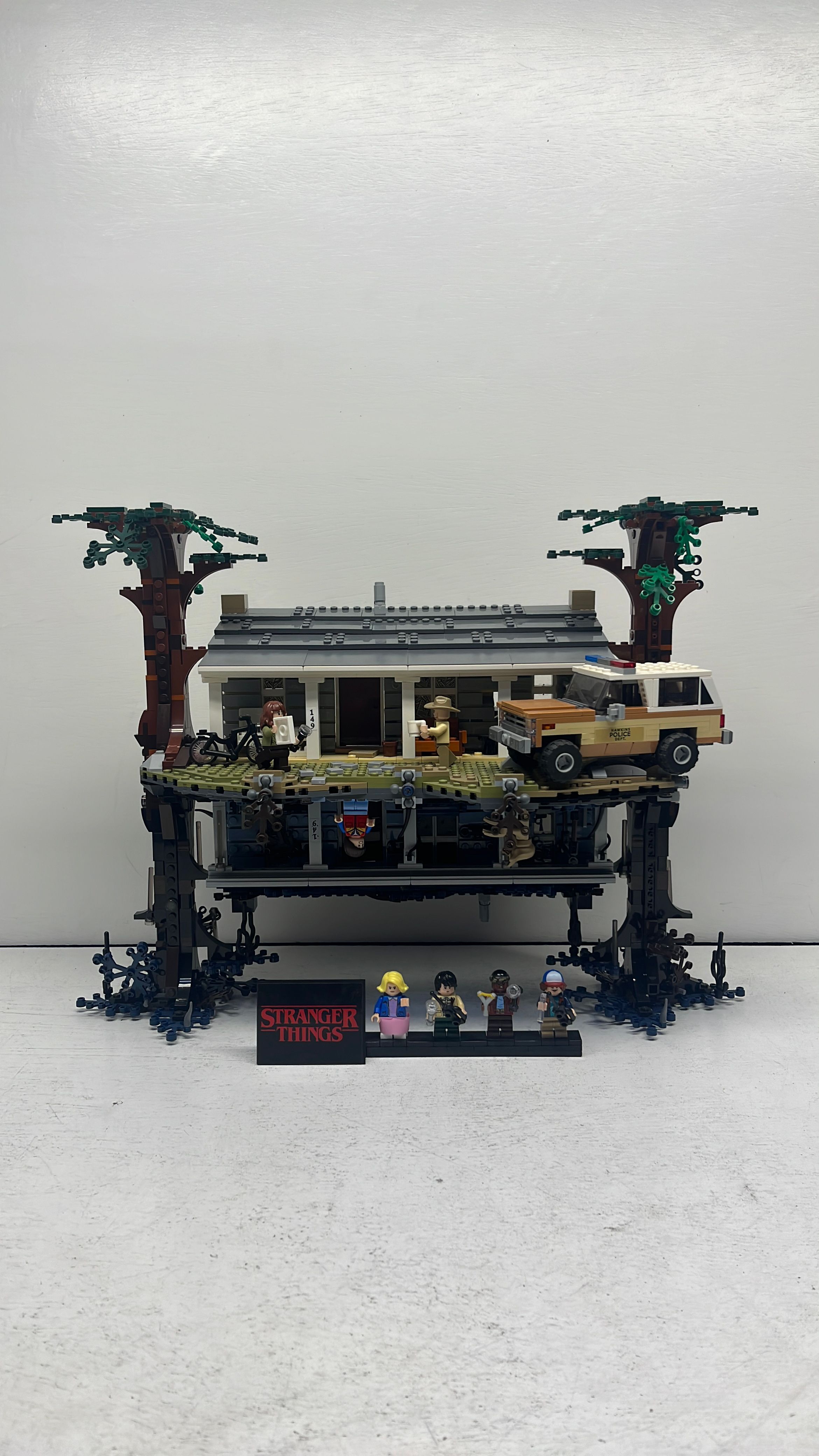 Lego 75810 Stranger Things The Upside Down 2019 (used)