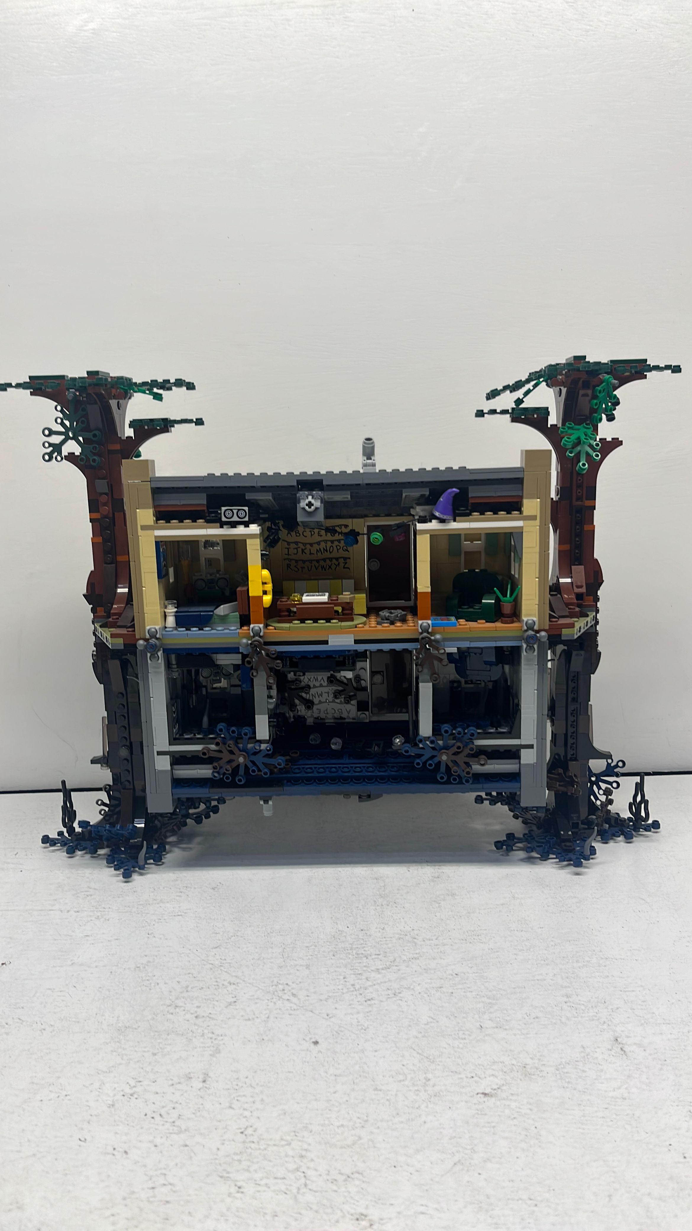 Lego 75810 Stranger Things The Upside Down 2019 (used) view 9