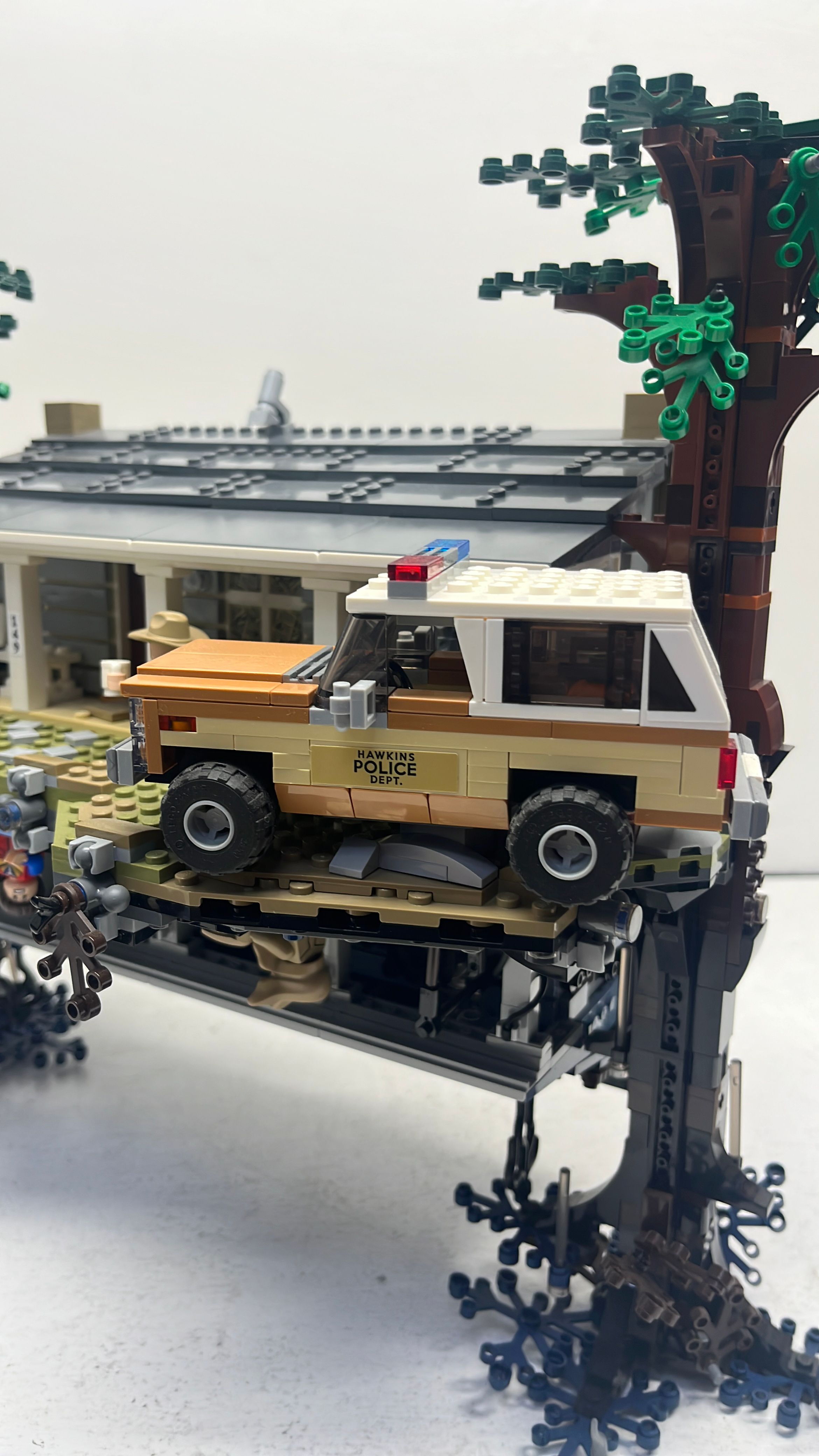 Lego 75810 Stranger Things The Upside Down 2019 (used) view 10