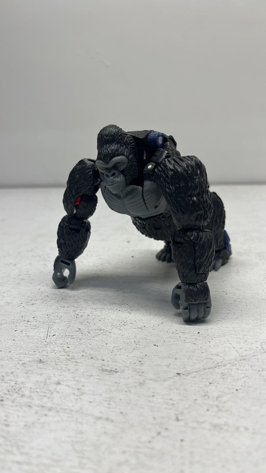 Hasbro Transformers War For Cybertron Kingdom Optimus Primal Figure 2021 (used) Incomplete view 6
