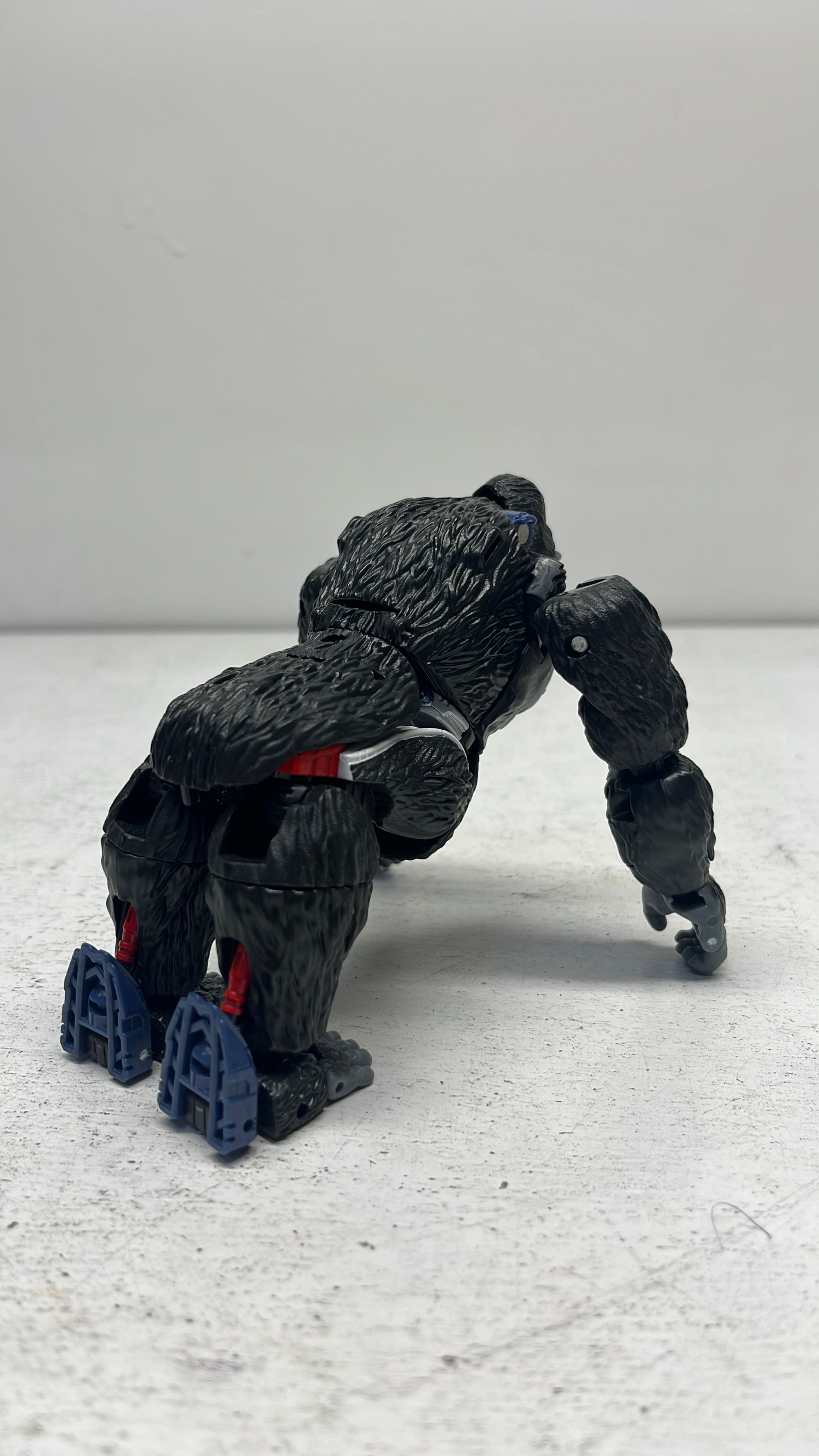 Hasbro Transformers War For Cybertron Kingdom Optimus Primal Figure 2021 (used) Incomplete view 3
