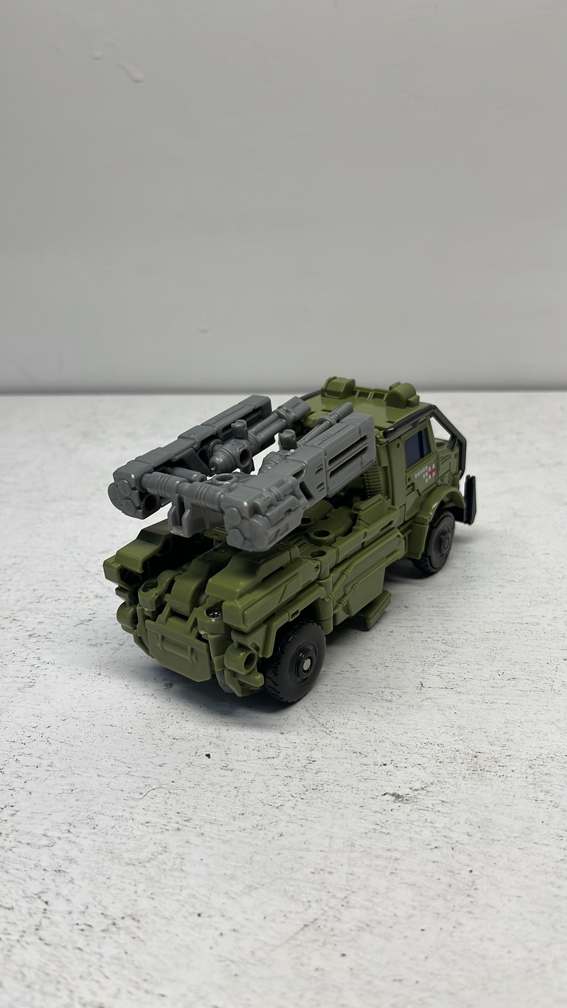 Deformables Hound Shifter Figure (KO Hound) (used) view 4