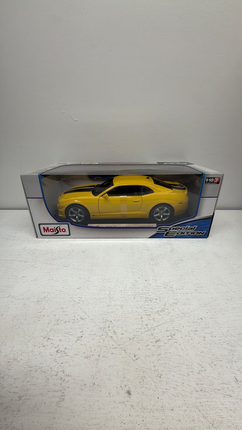 Maisto 1:18 Diecast 2010 Chevrolet Camaro (Yellow) #1