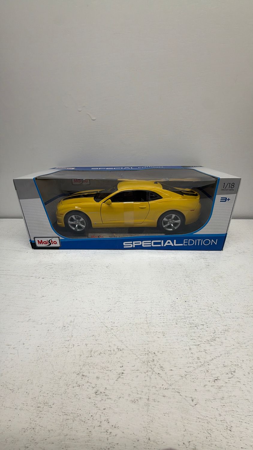 Maisto 1:18 Diecast 2010 Chevrolet Camaro (Yellow) #2