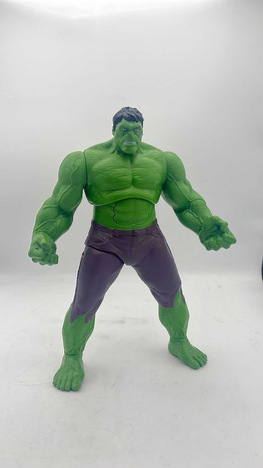 Hasbro The Incredible Hulk Talking Smash Hulk Figure 2012 (used)