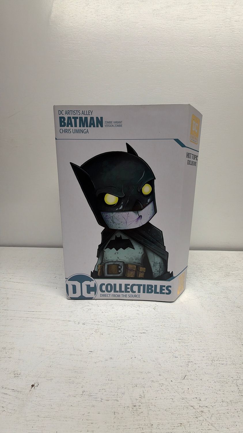 Vinyl Batman DC Universe Black Gray Limited Edition Chris Uminga Figurine