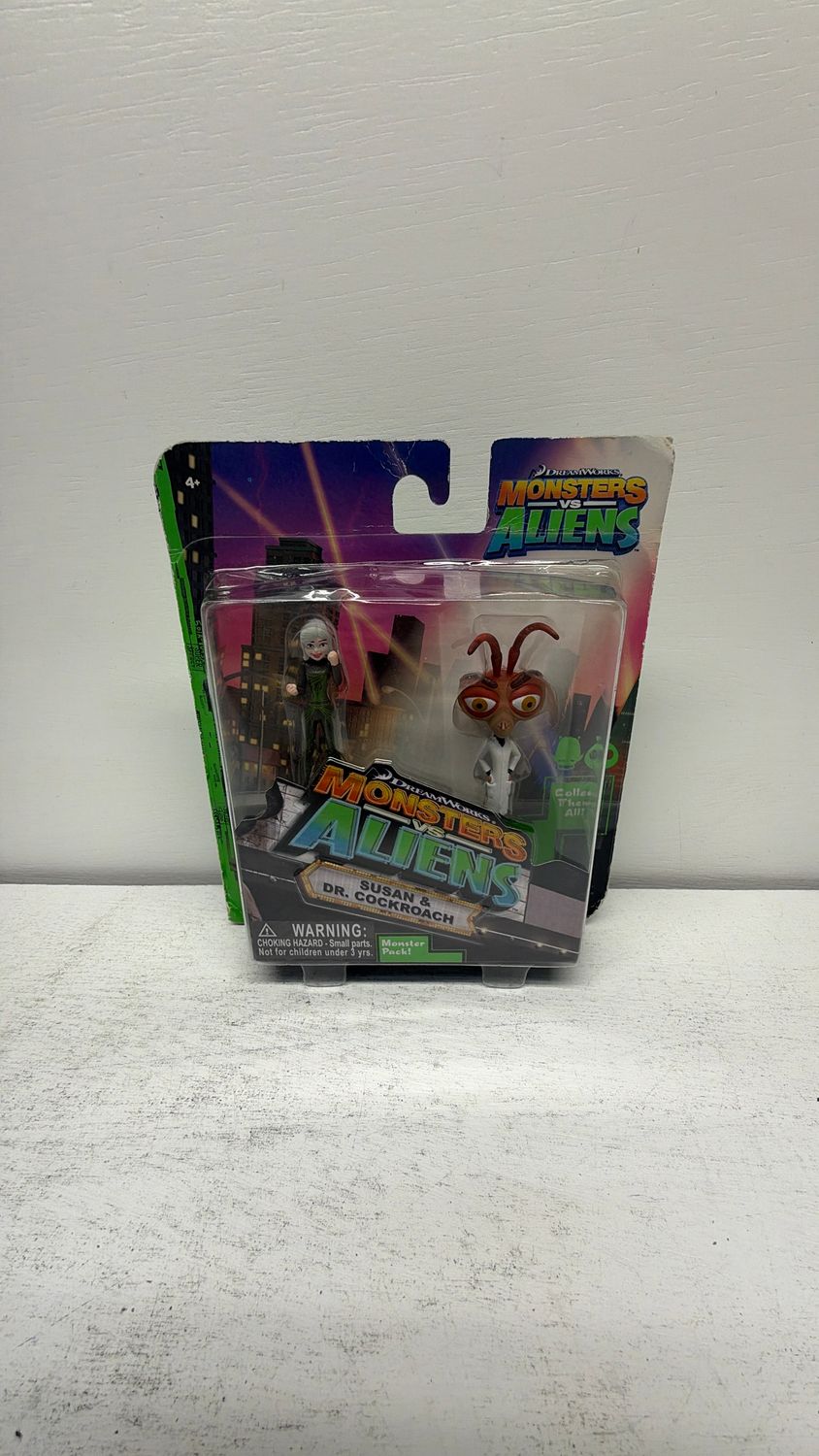 Toy Quest Dreamworks Monsters Vs Aliens Susan &amp; Dr. Cockroach Monster Pack 2009